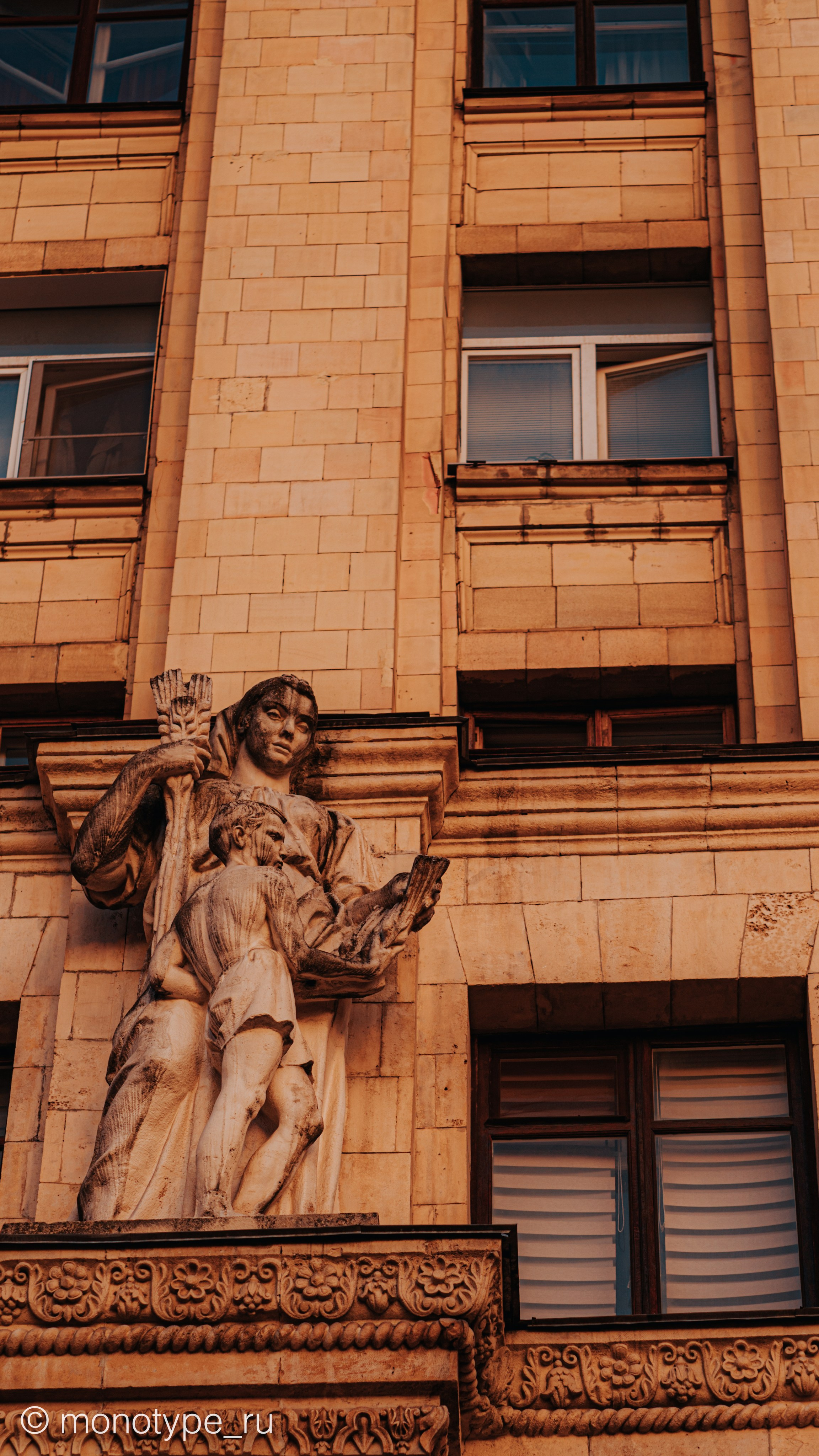 ST. BARRICADE. MOSCOW / БАРРИКАДНАЯ. МОСКВА