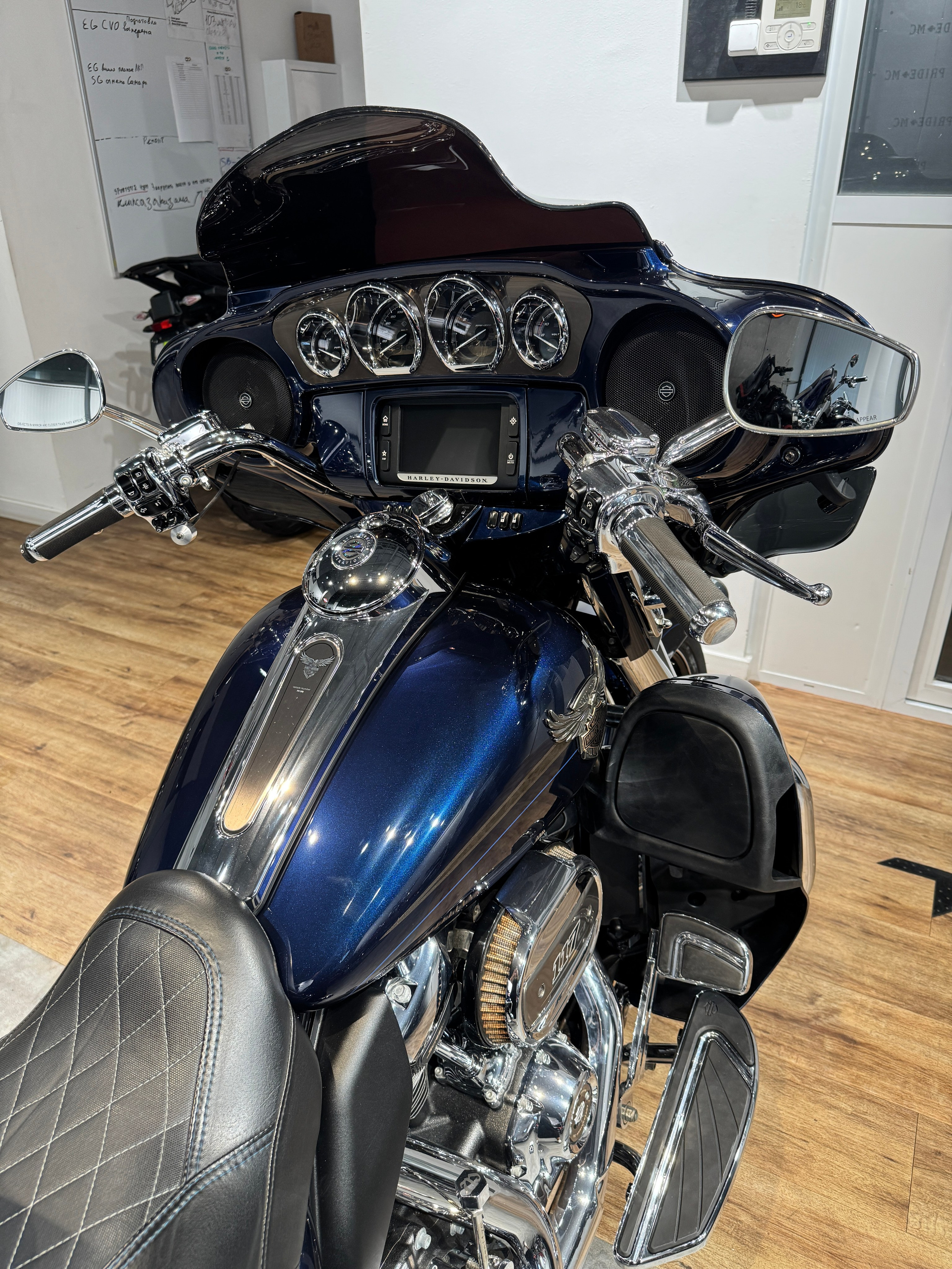 Мотоциклы Harley-Davidson 2018 HD CVO Ultra Limited 115 (Touring)  — купить мотоцикл. Hello Davidson, Москва. Только хорошие мотоциклы…