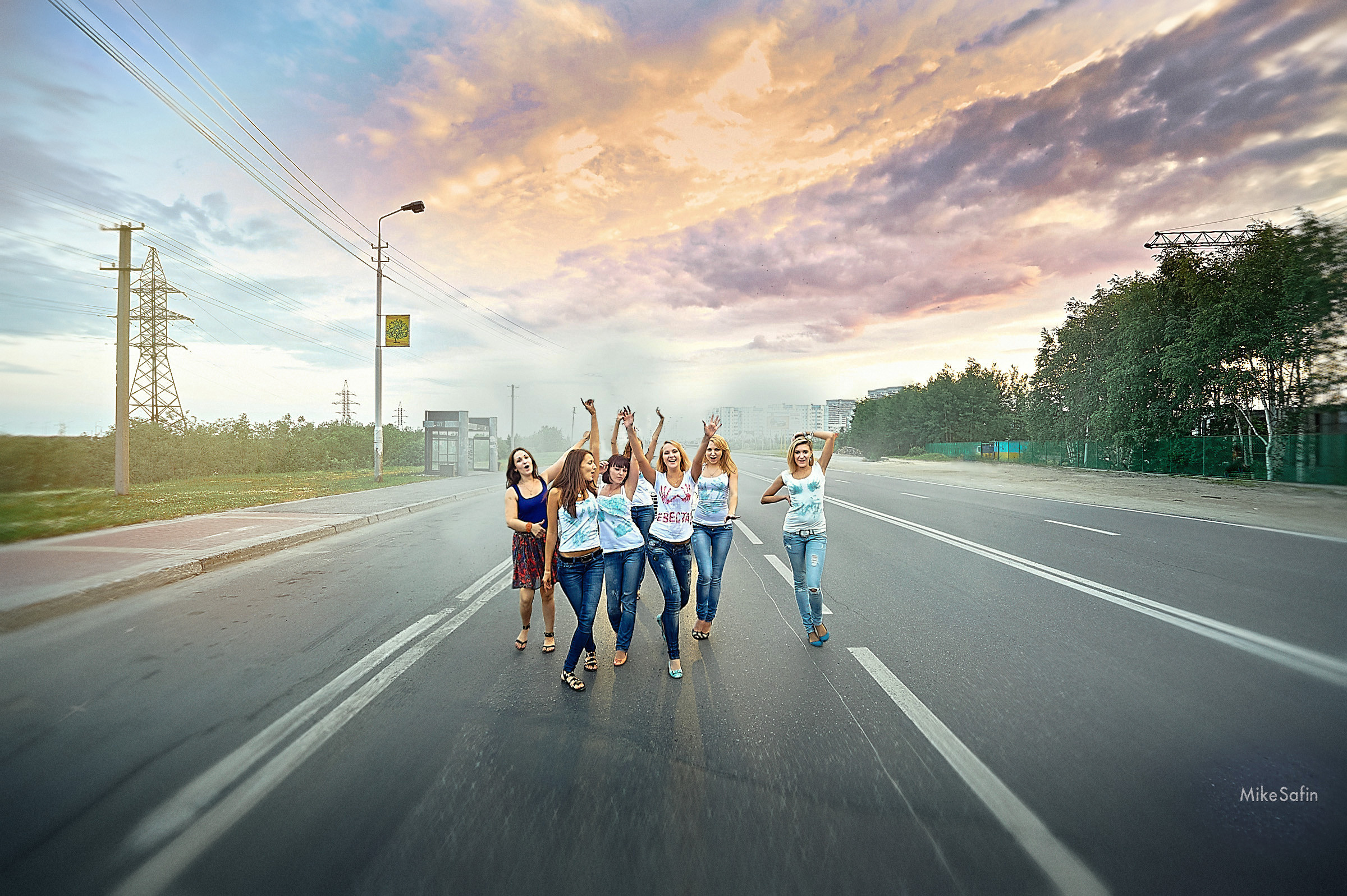 Позитивные фото с празднования весёлого девичника на природе в парке Сургута