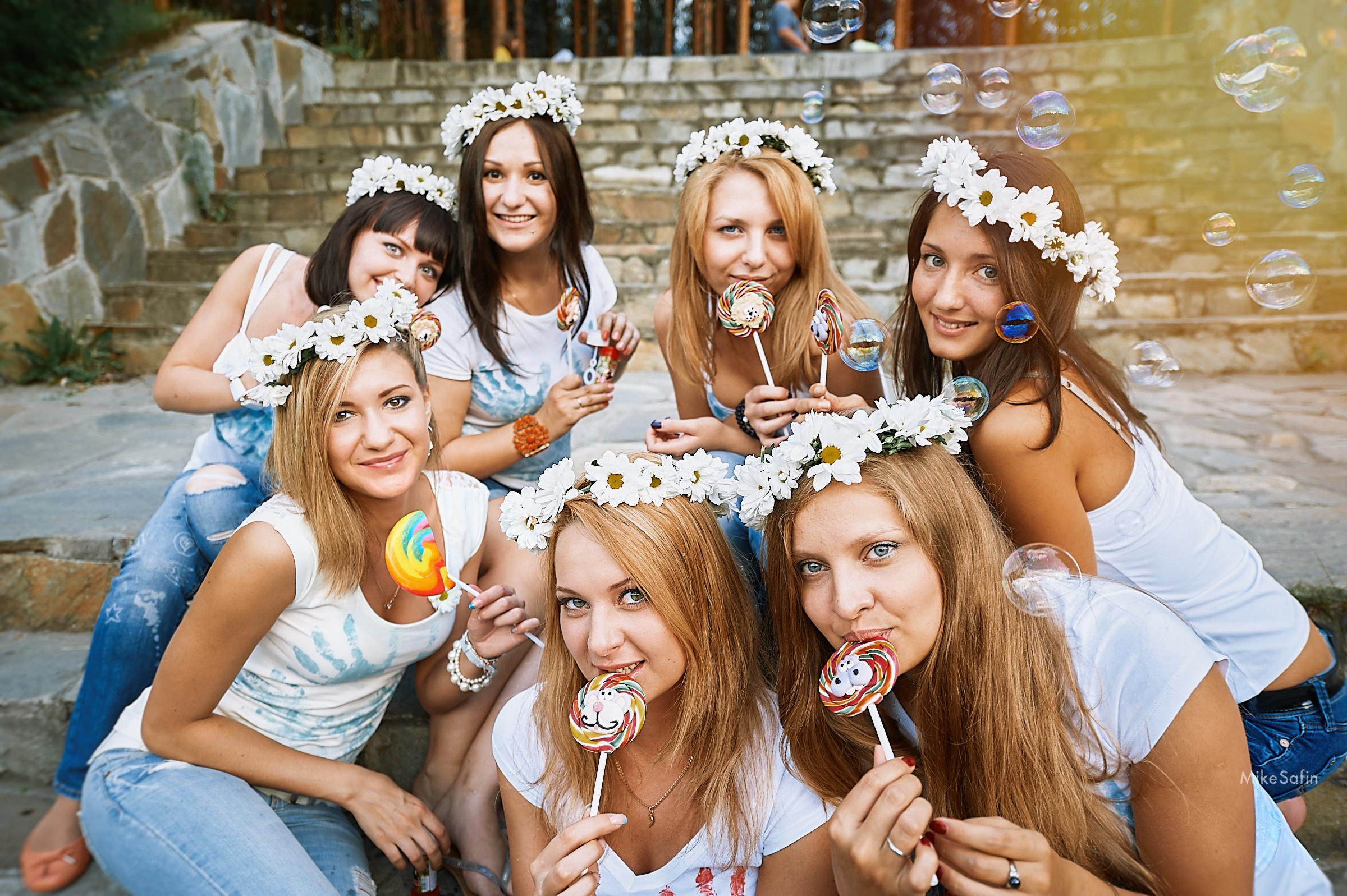 девичник с венками, конфетами и мыльными пузырями