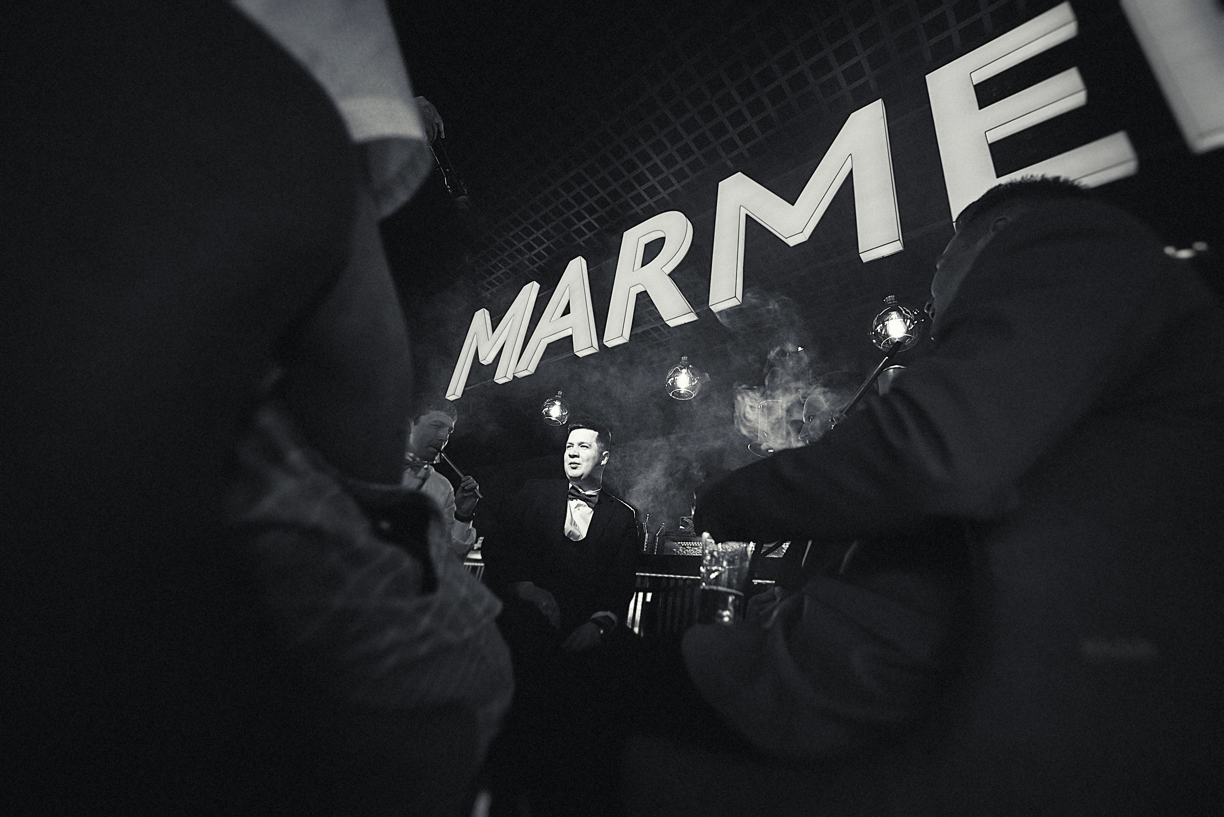 Сборы жениха в баре, пиво, кальян, друзья и хорошее настроение в фотографиях в Сургуте