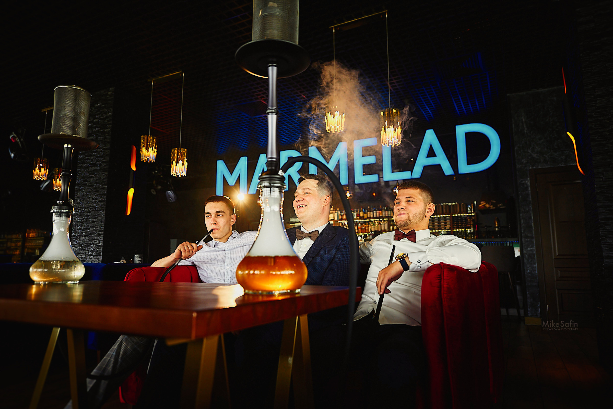 Сборы жениха в баре, пиво, кальян, друзья и хорошее настроение в фотографиях в Сургуте