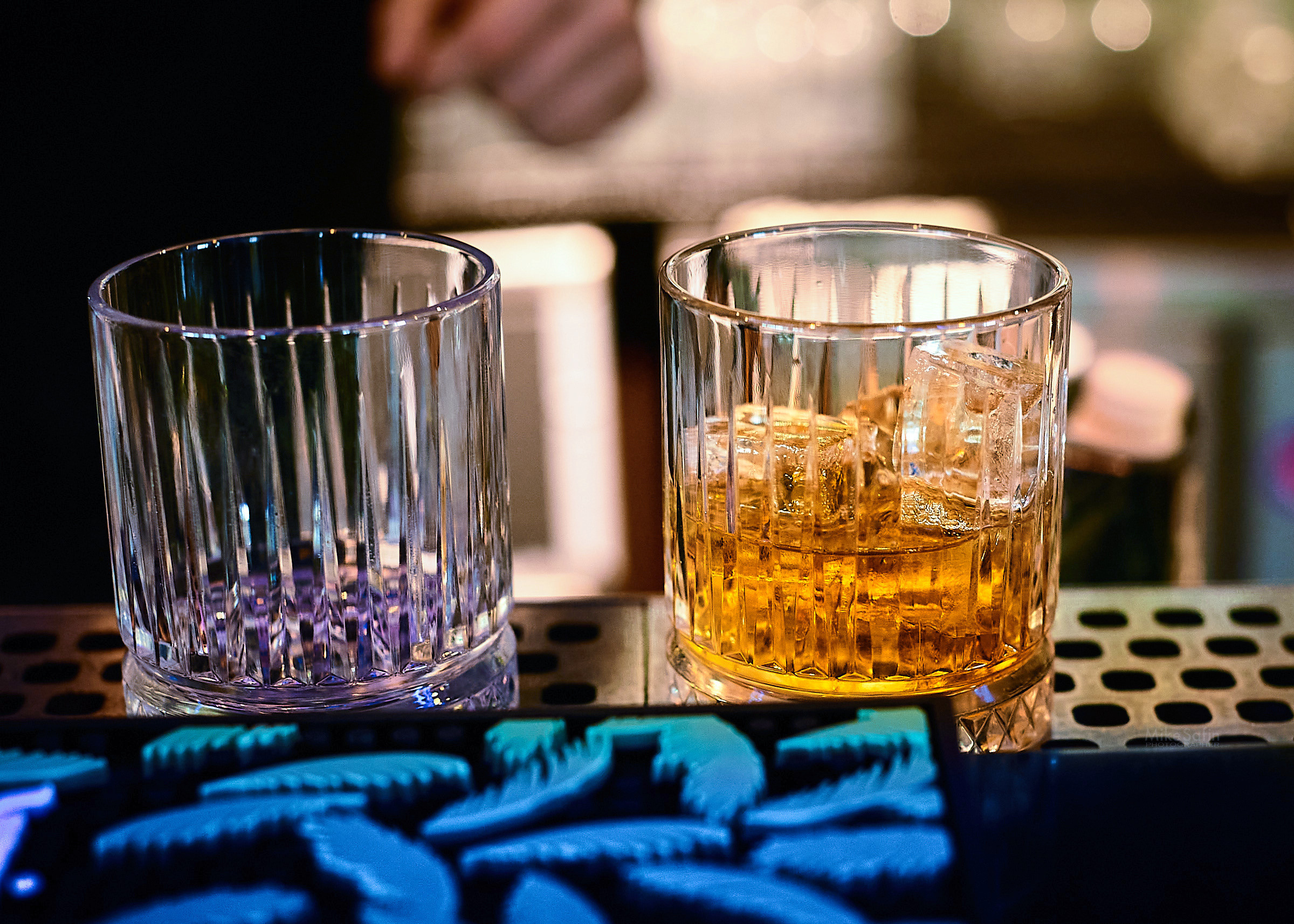 Сборы жениха в баре, пиво, кальян, друзья и хорошее настроение в фотографиях в Сургуте