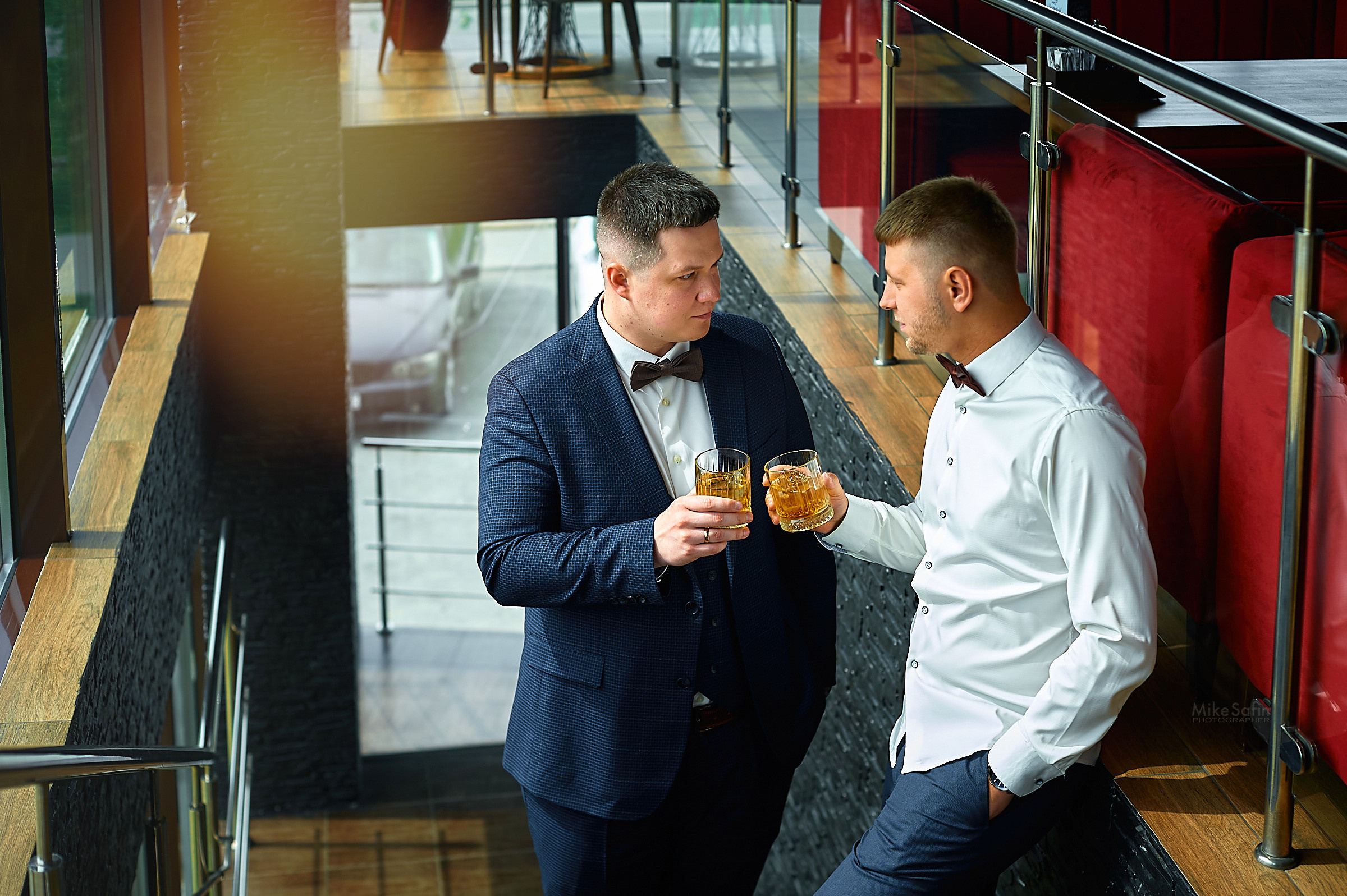 Сборы жениха в баре, пиво, кальян, друзья и хорошее настроение в фотографиях в Сургуте