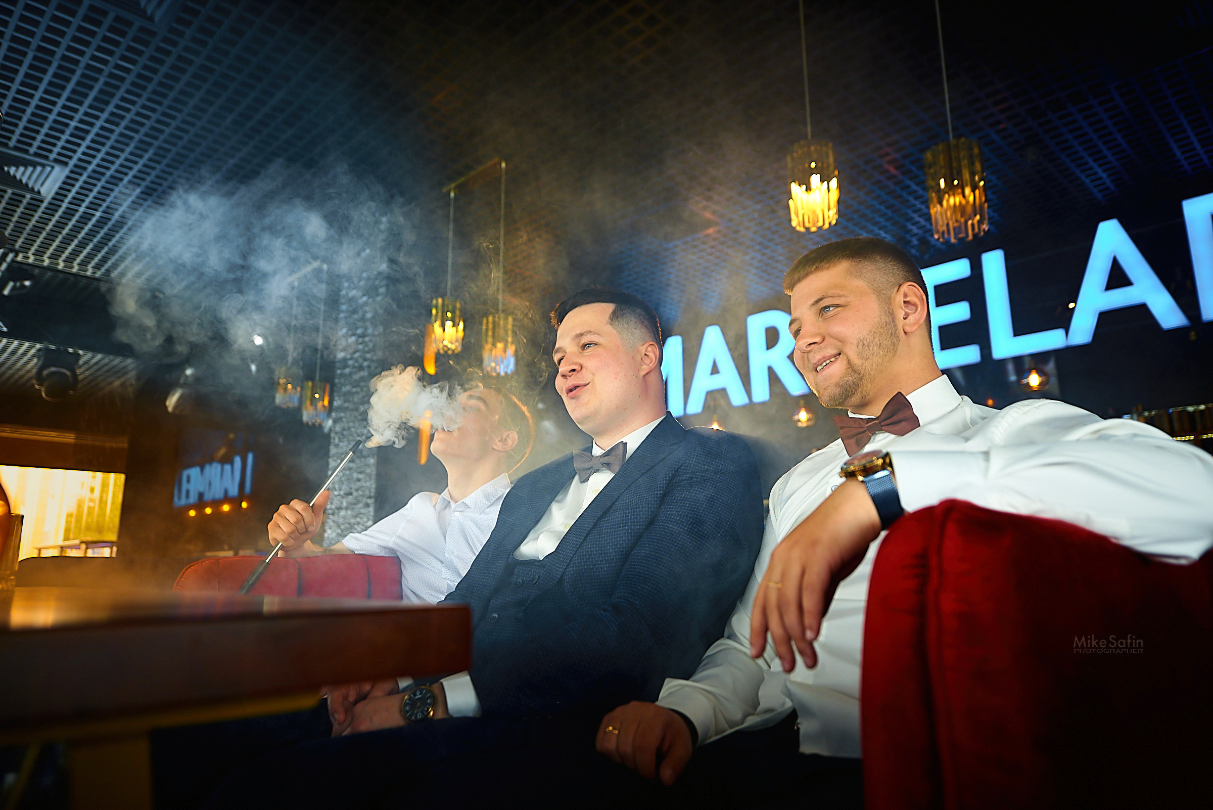 Сборы жениха в баре, пиво, кальян, друзья и хорошее настроение в фотографиях в Сургуте