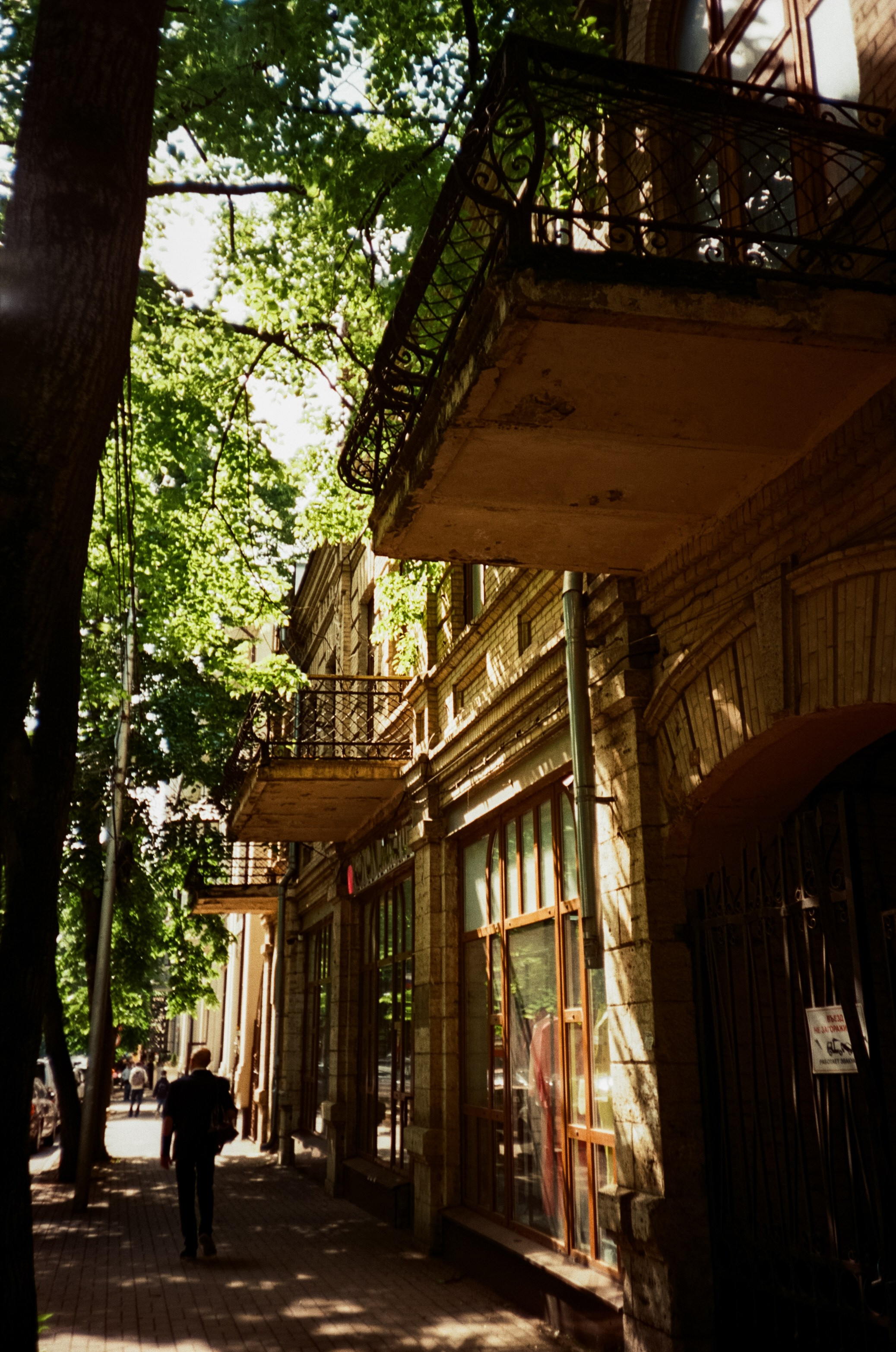 Стрит в солнечном Пятигорске. Парк Победы и Новопятигорское озеро. Фотограф-документалист Мария Осокина