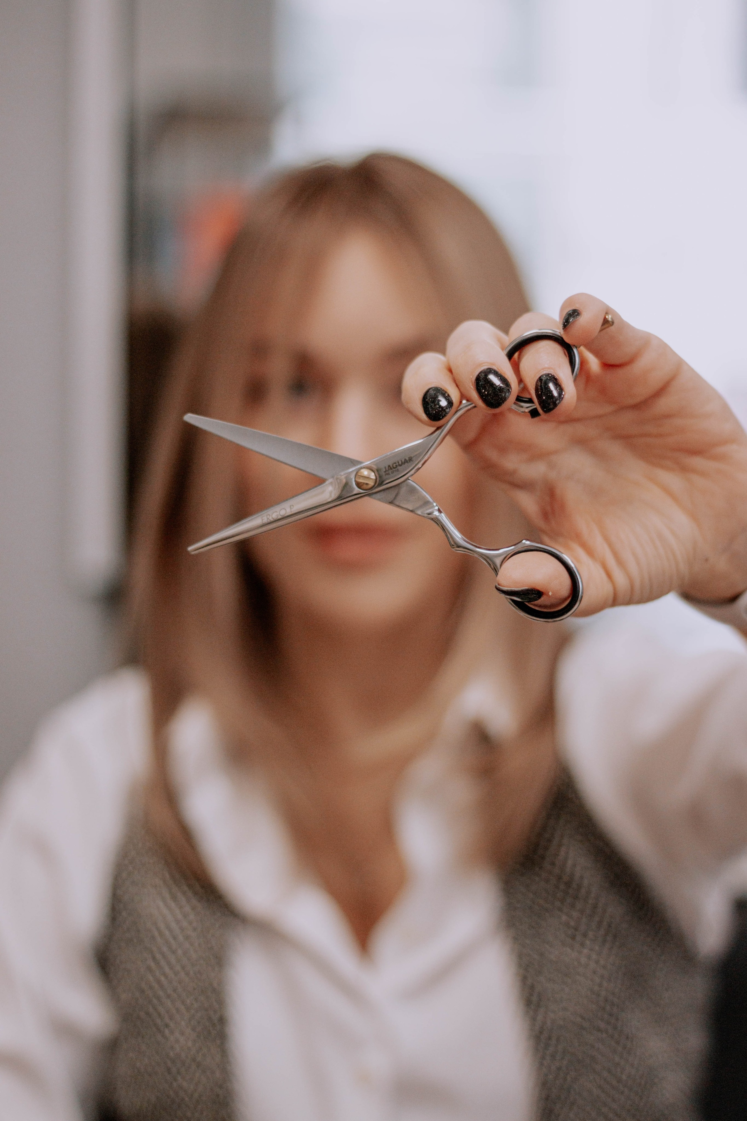 Настя- стилист по волосам. Бережно сохраняю ваши чувства и истории на своих фотографиях