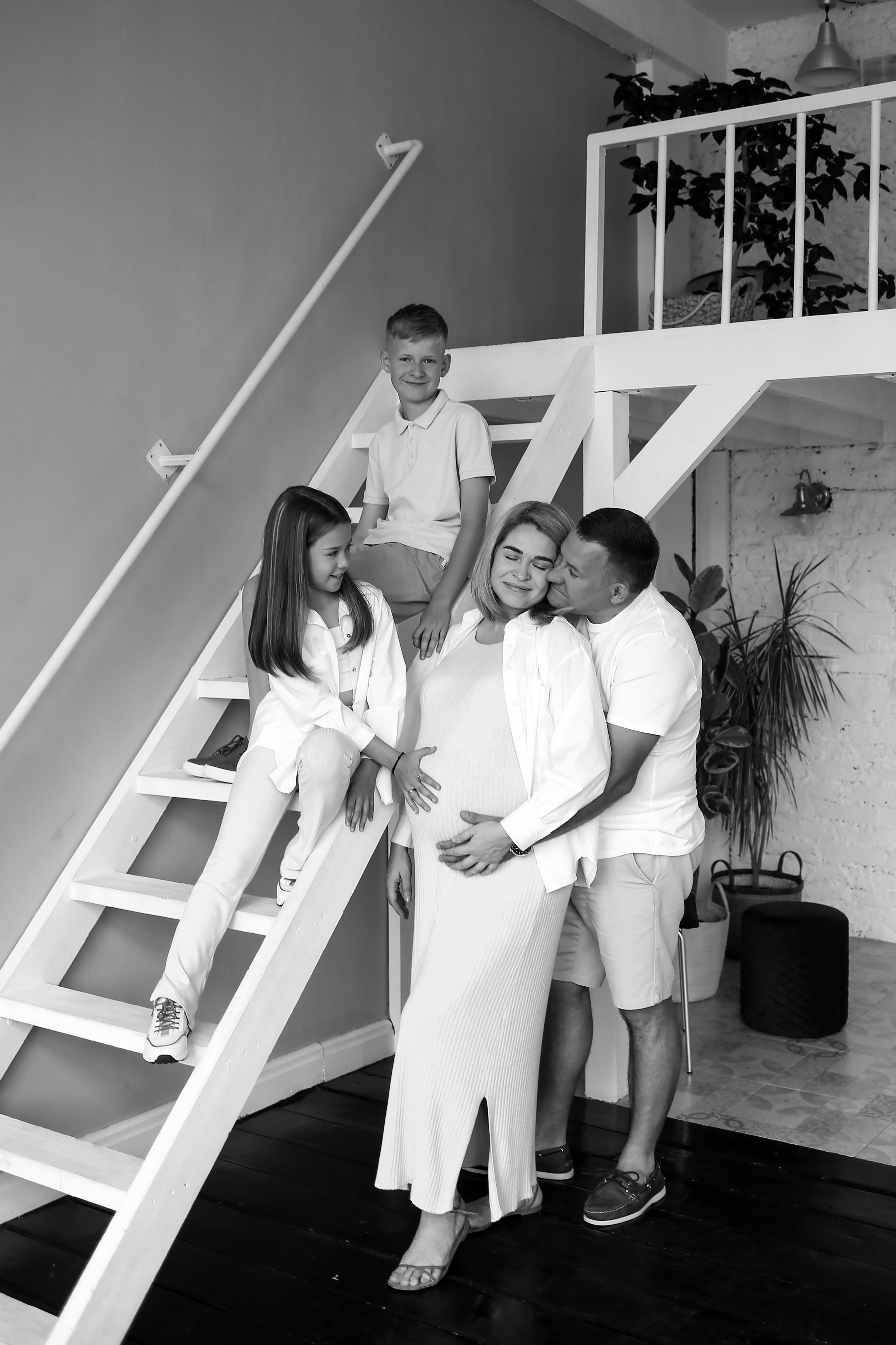 Всей семьей ждут третьего ребенка