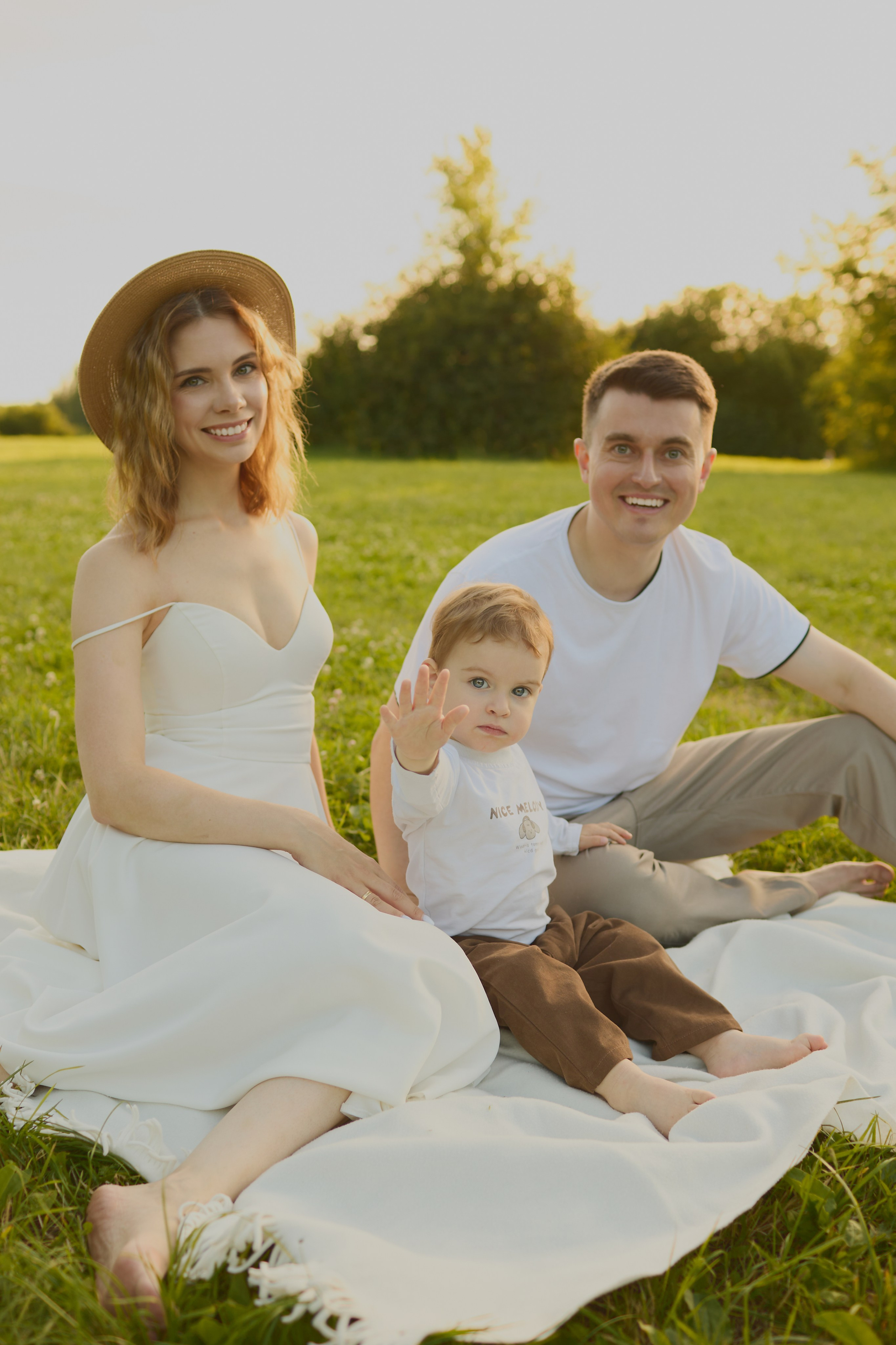 Семейная фотосессия на природе. Семейный фотограф Ксения Мадаминова