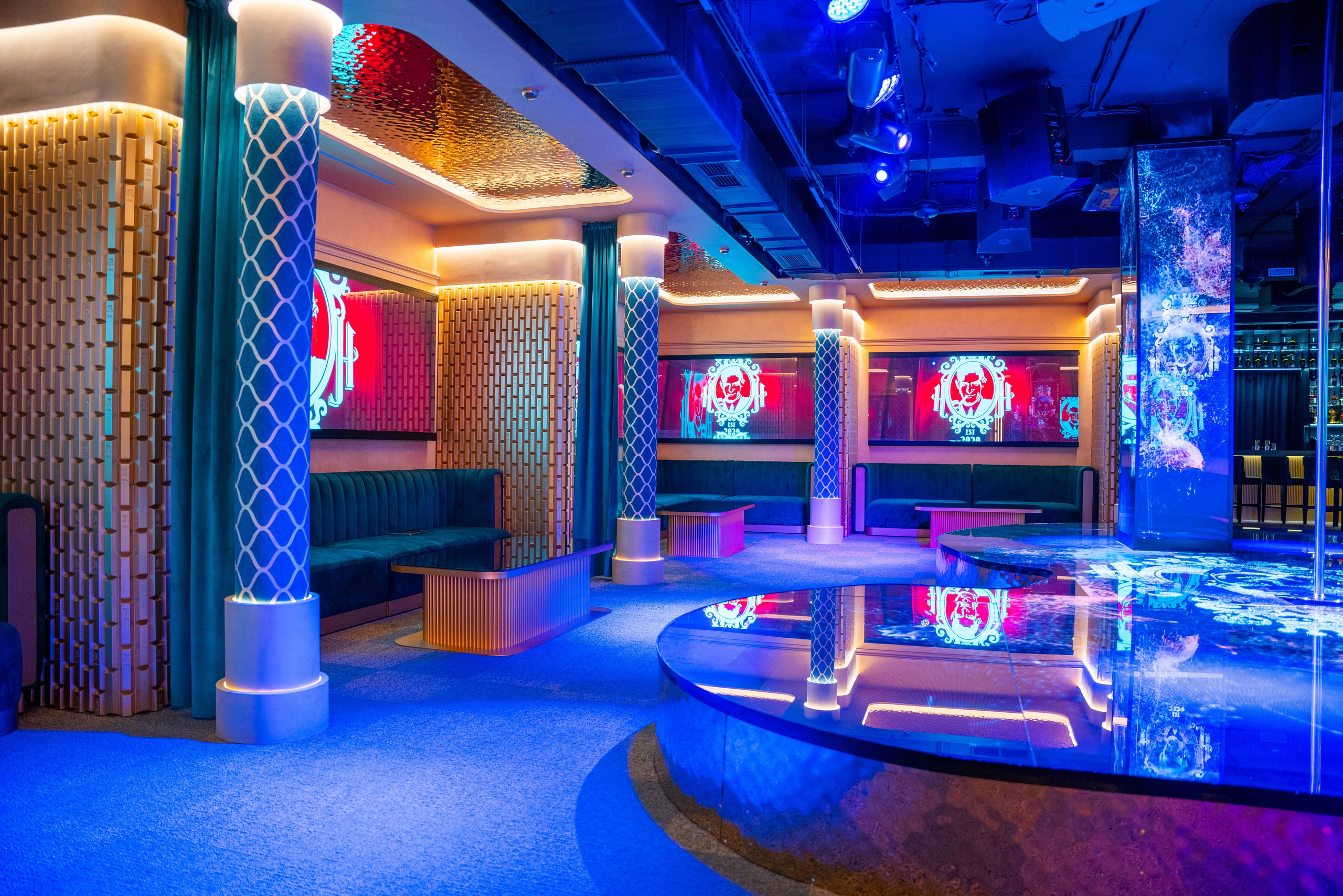 Фотосъемка интерьера стриптиз-клуба Hefner — элитный клуб Краснодара. Интерьерная фотосъемка клуба Hefner в Краснодаре — профессионально. Шедевры для Вас! Фотограф и Видеограф в Краснодаре Пахиев Руслан