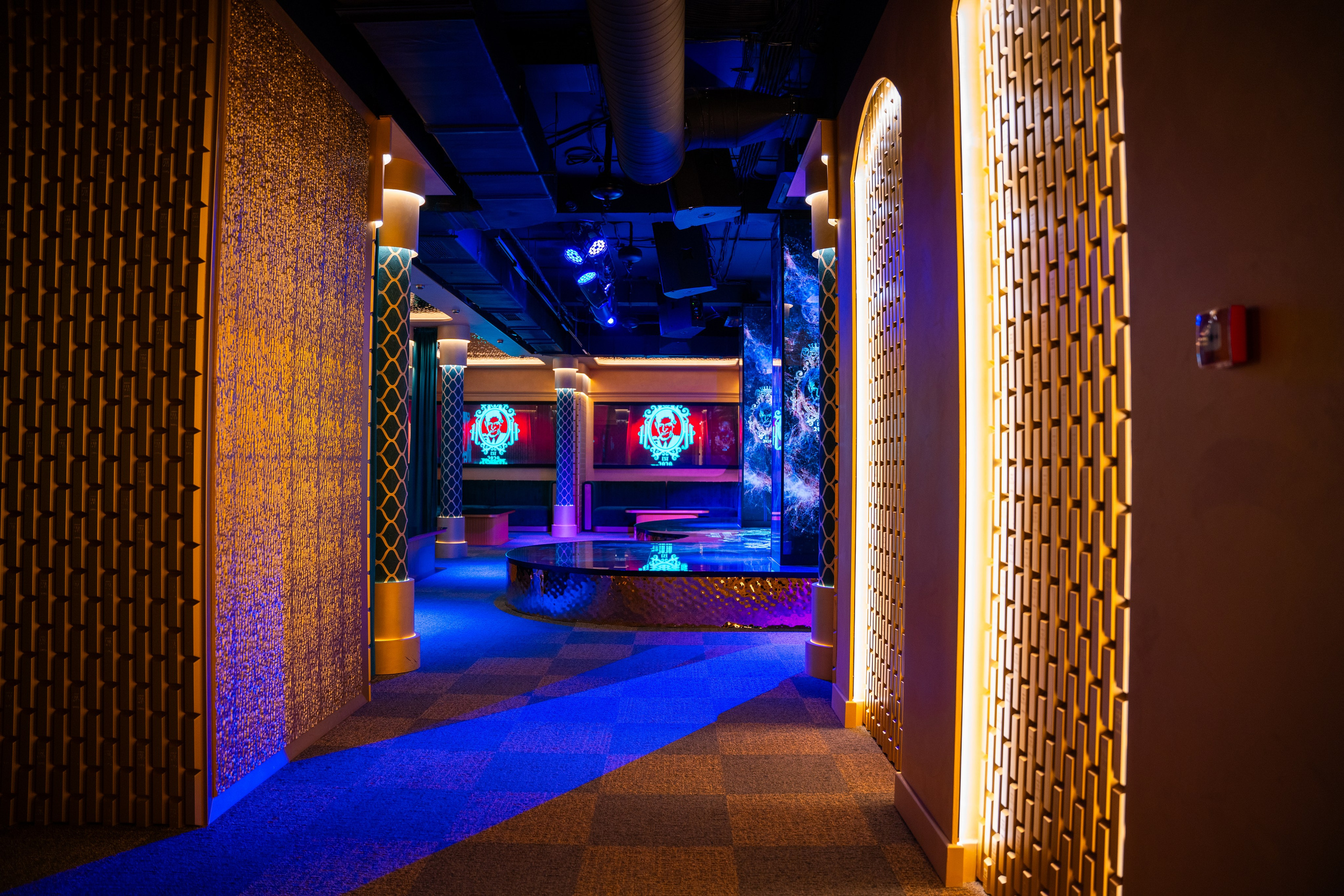 Фотосъемка интерьера стриптиз-клуба Hefner — элитный клуб Краснодара. Интерьерная фотосъемка клуба Hefner в Краснодаре — профессионально. Шедевры для Вас! Фотограф и Видеограф в Краснодаре Пахиев Руслан