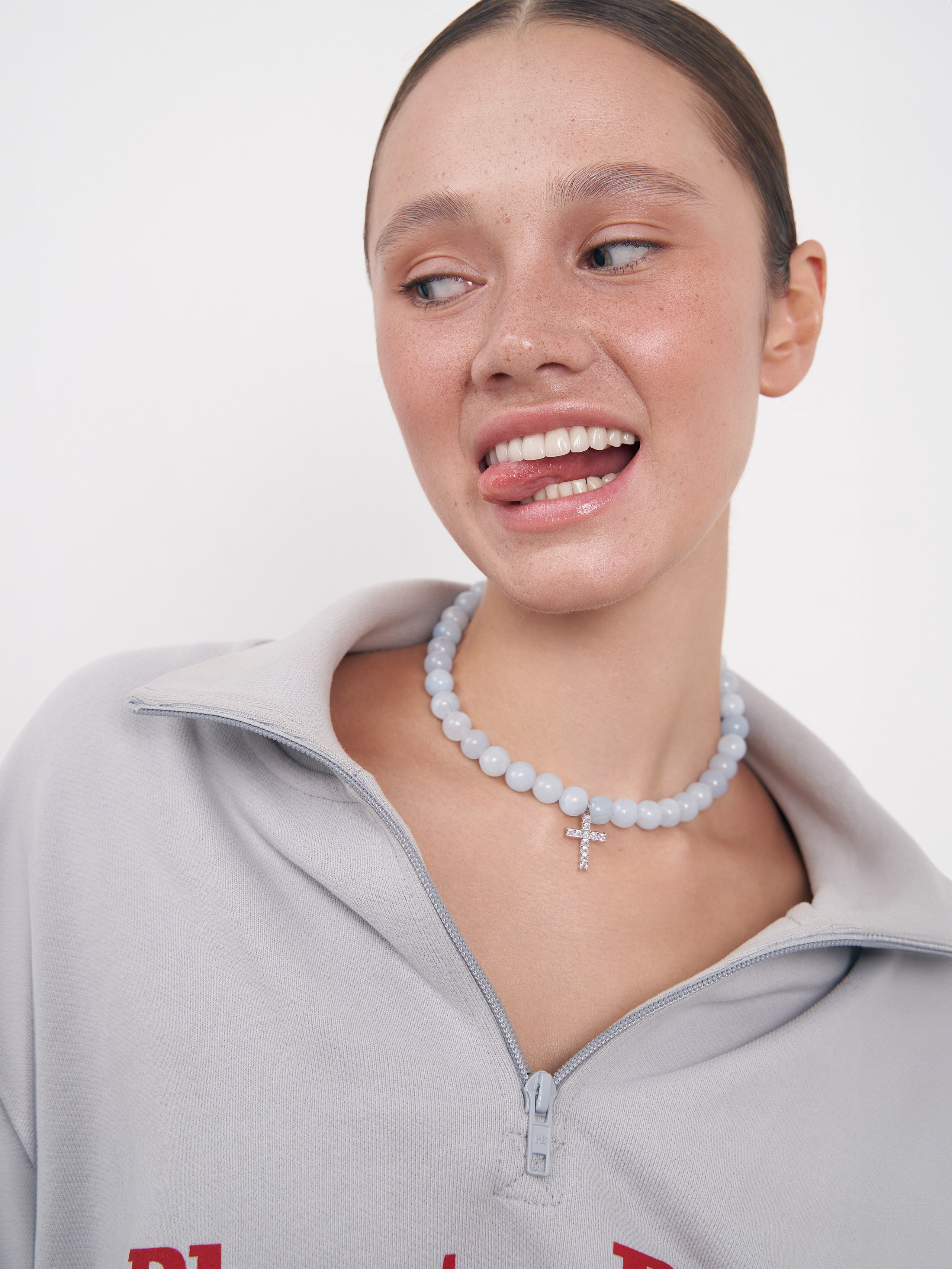 Стильная фотосъемка украшений на модели