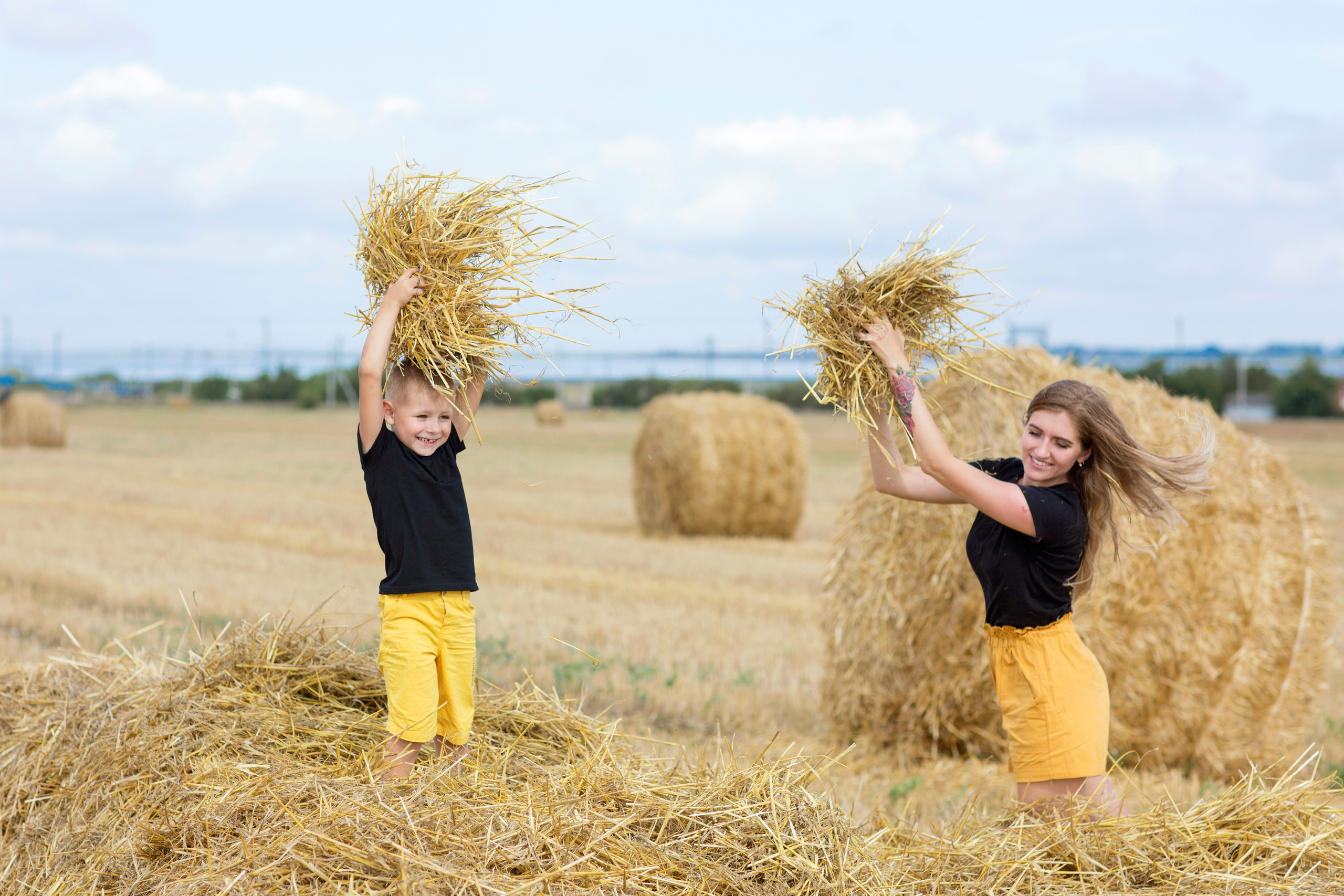 Сено, лето, мама, сын). Фотограф Анапа, Краснодарский Край, Крым