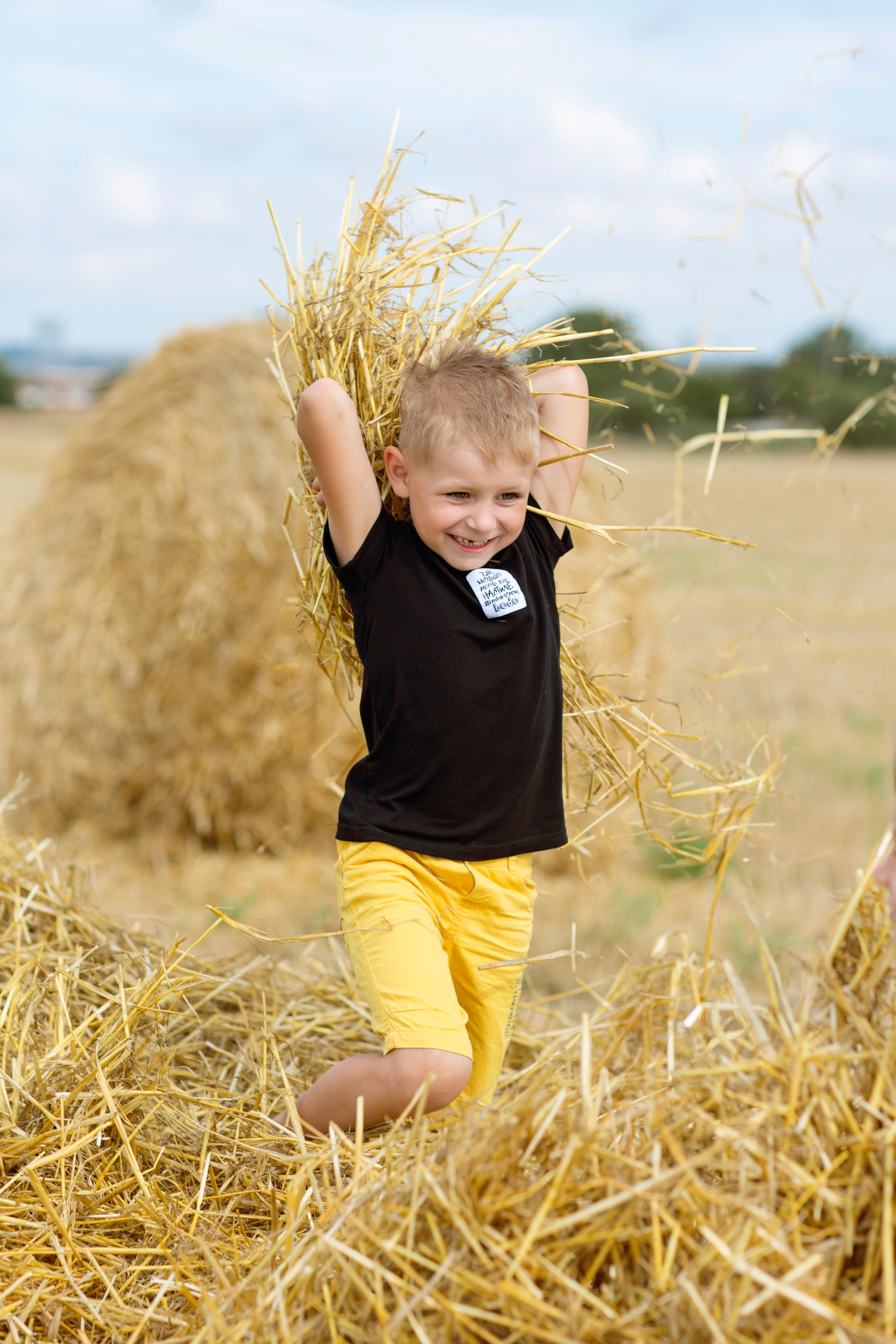 Сено, лето, мама, сын). Фотограф Анапа, Краснодарский Край, Крым