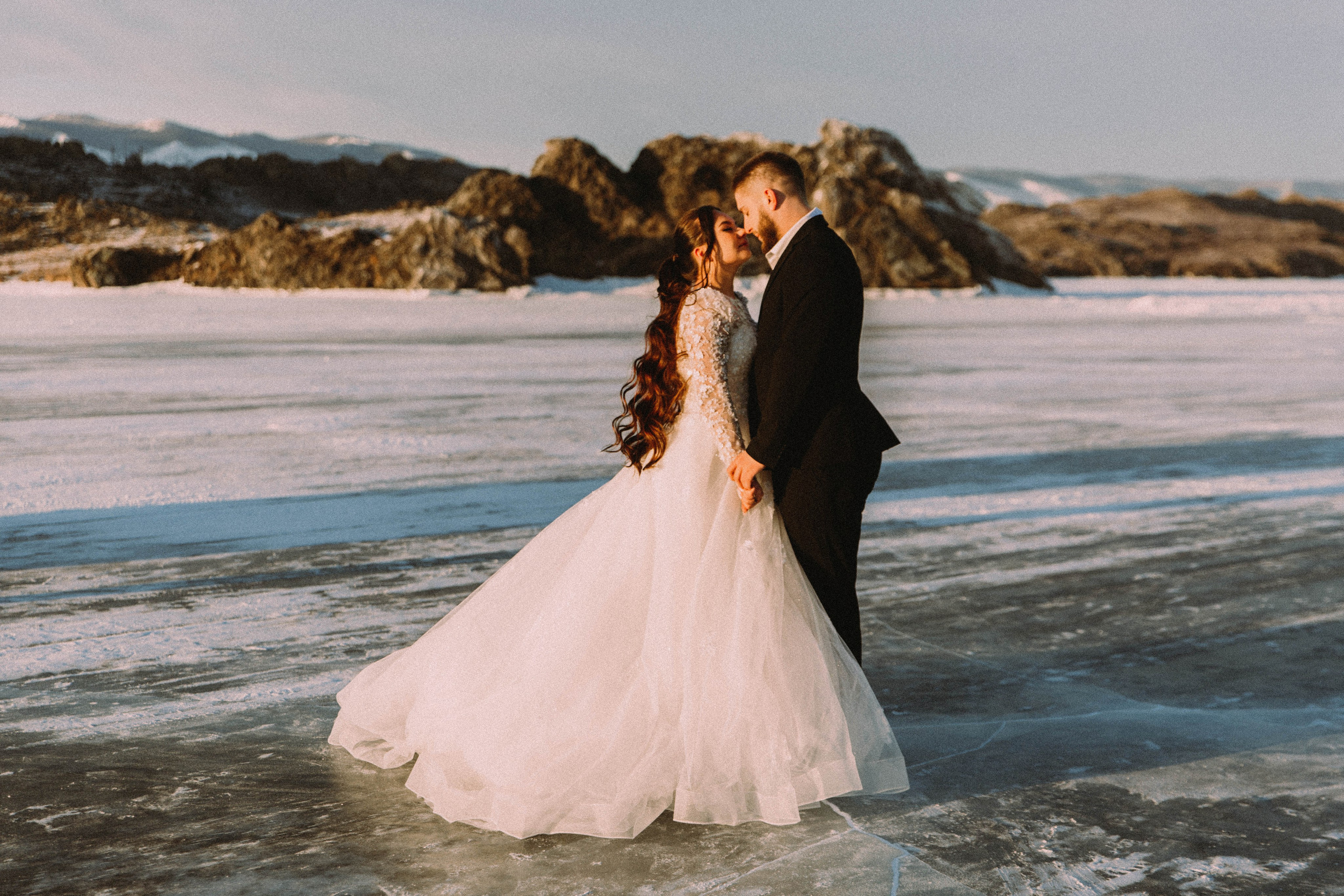 Свадебная зимняя съемка на Байкале. Главная