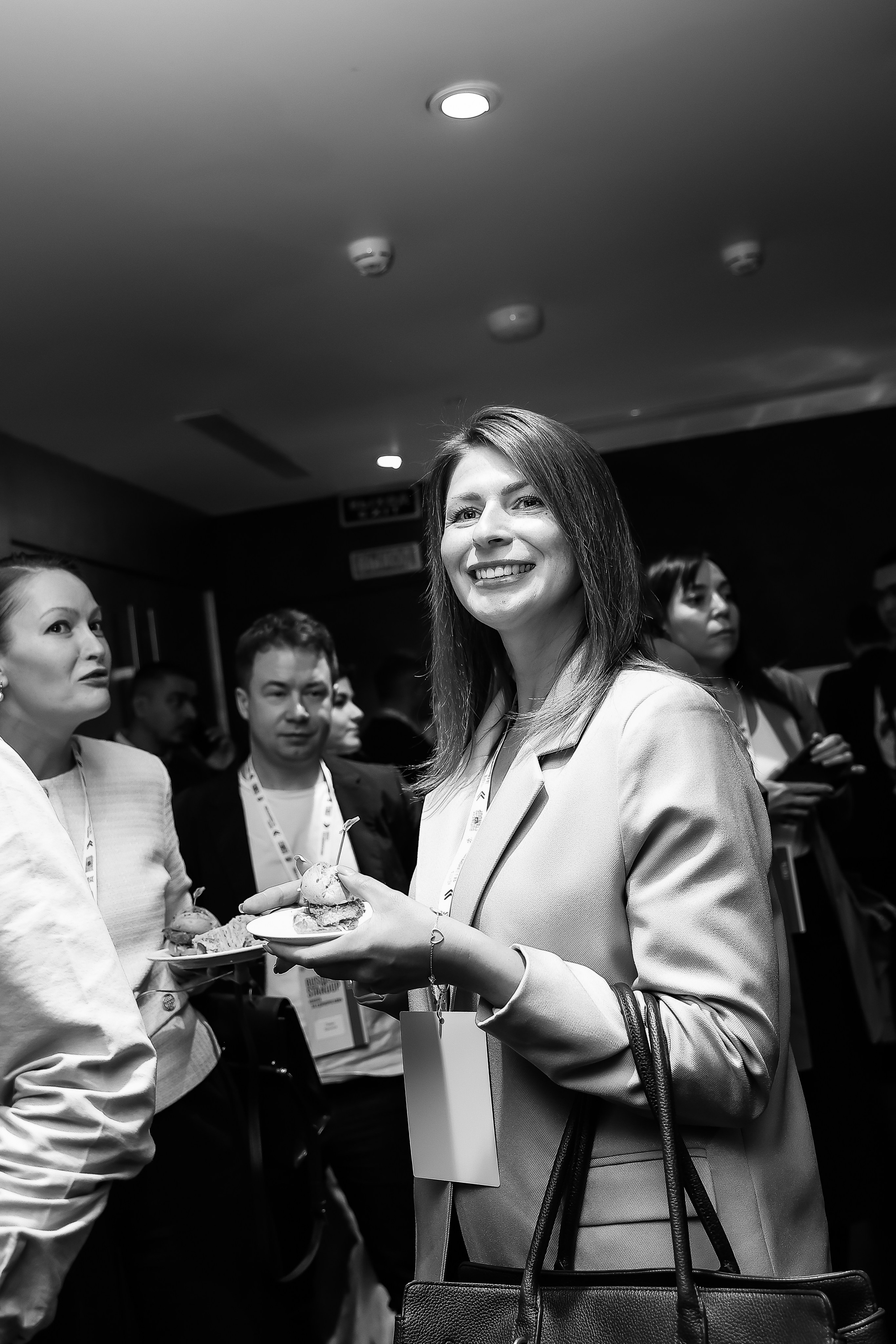 Оскар Хартманн. Business standup тур. Александра, репортажный и событийный фотограф