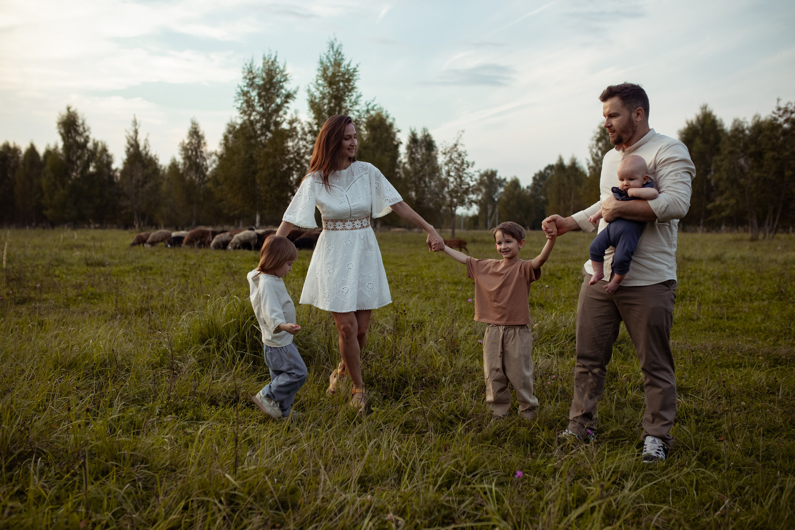 Встреча заката в полях. Семейный и детский фотограф в Москве Дорогова Екатерина