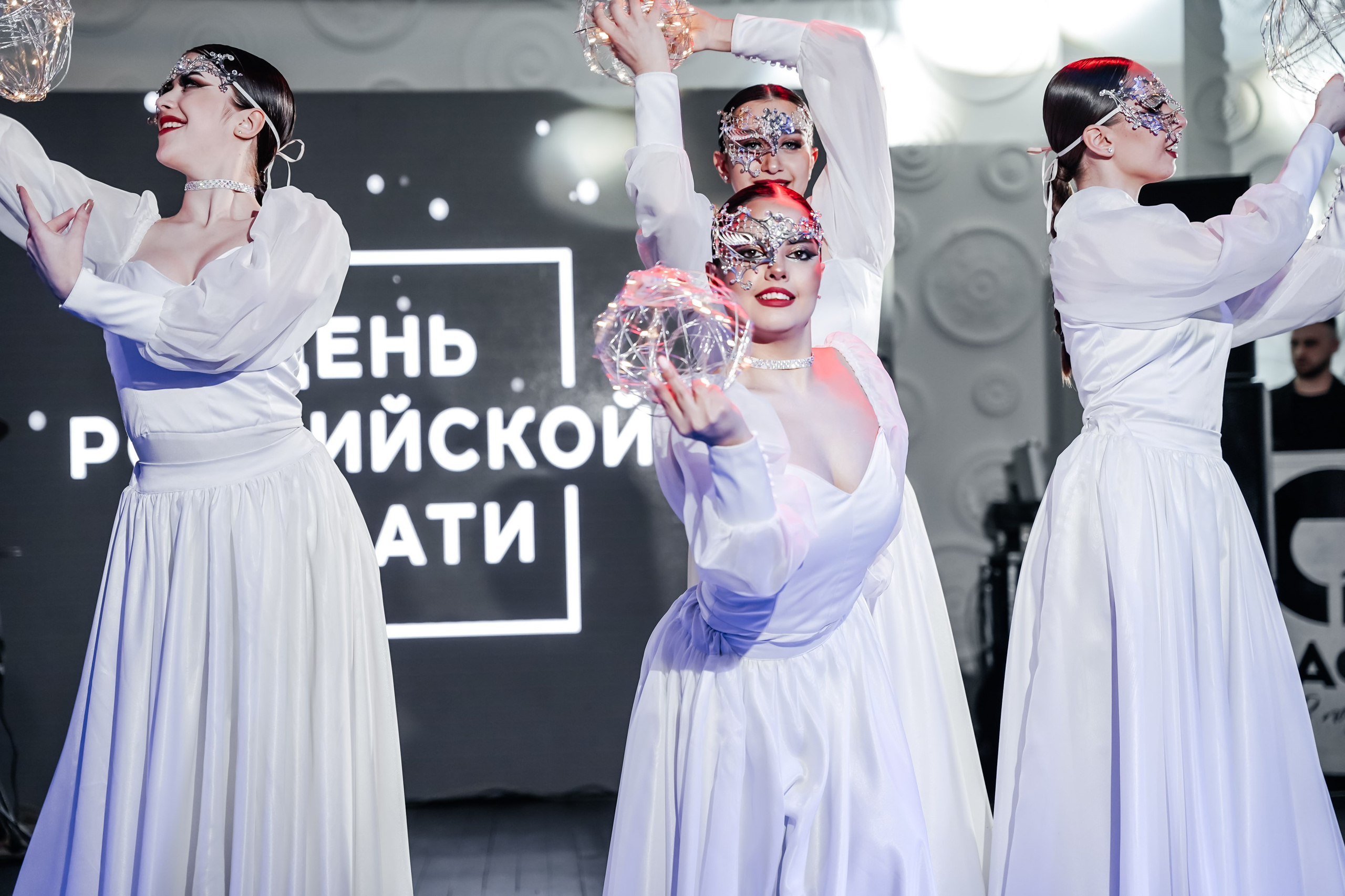 Выступления на банкетных площадках. Танцевальная шоу-группа «GRANAT»