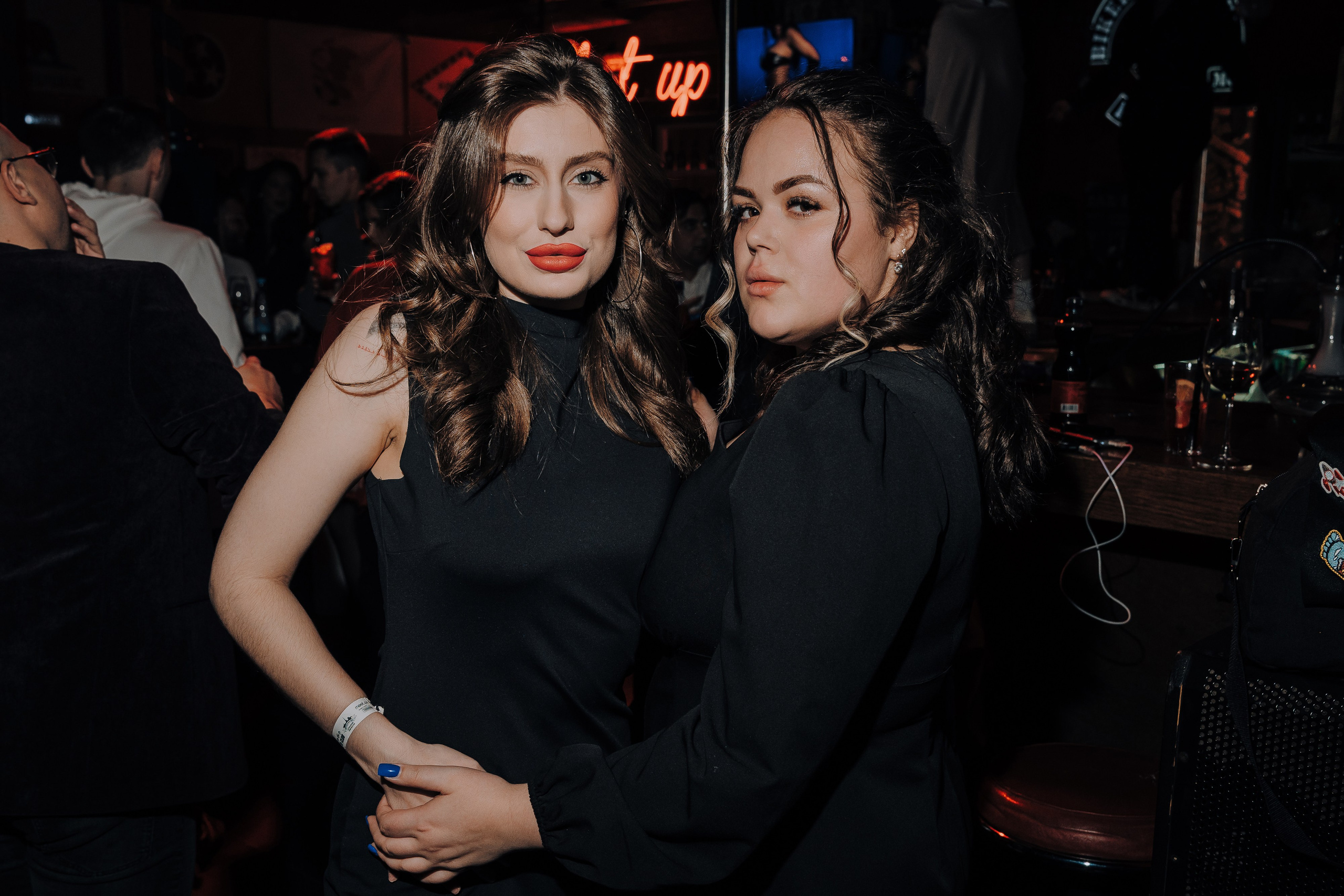 20 ЛЕТ МЕГАПОЛИС ЧЕЛЯБИНСК ХЕДЛАЙНЕР ЕЛКА. Репортажный фотограф Зуев Роман г. Челябинск