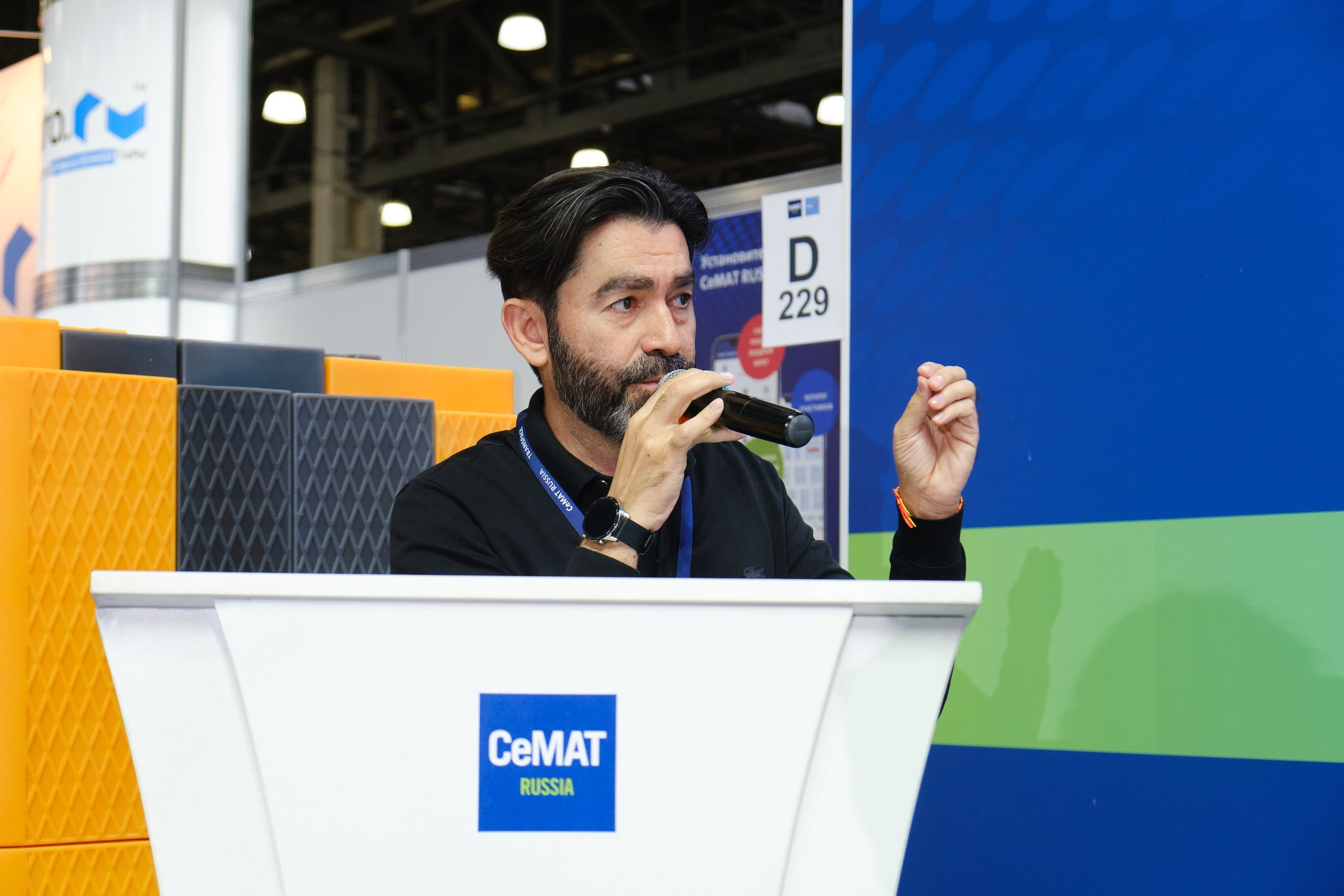 Выставка CeMAT. Репортажный фотограф в Москве Денис Тамко