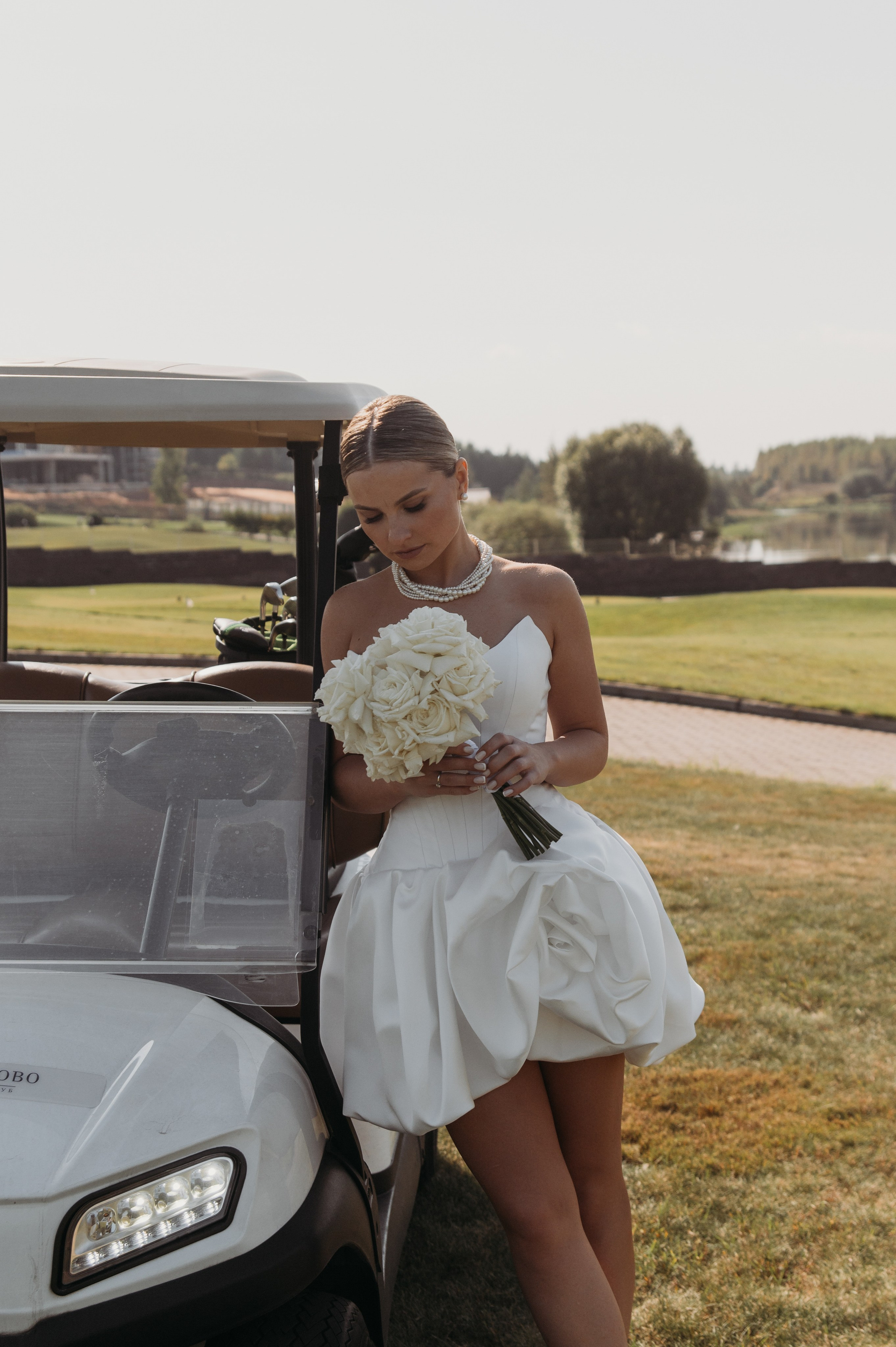 Свадебная фотосессия в Завидово гольф поле с утром невесты и красивым свадебным банкетом. Свадебный фотограф в Твери, Москве и Санкт-Петербурге Денисова Екатерина