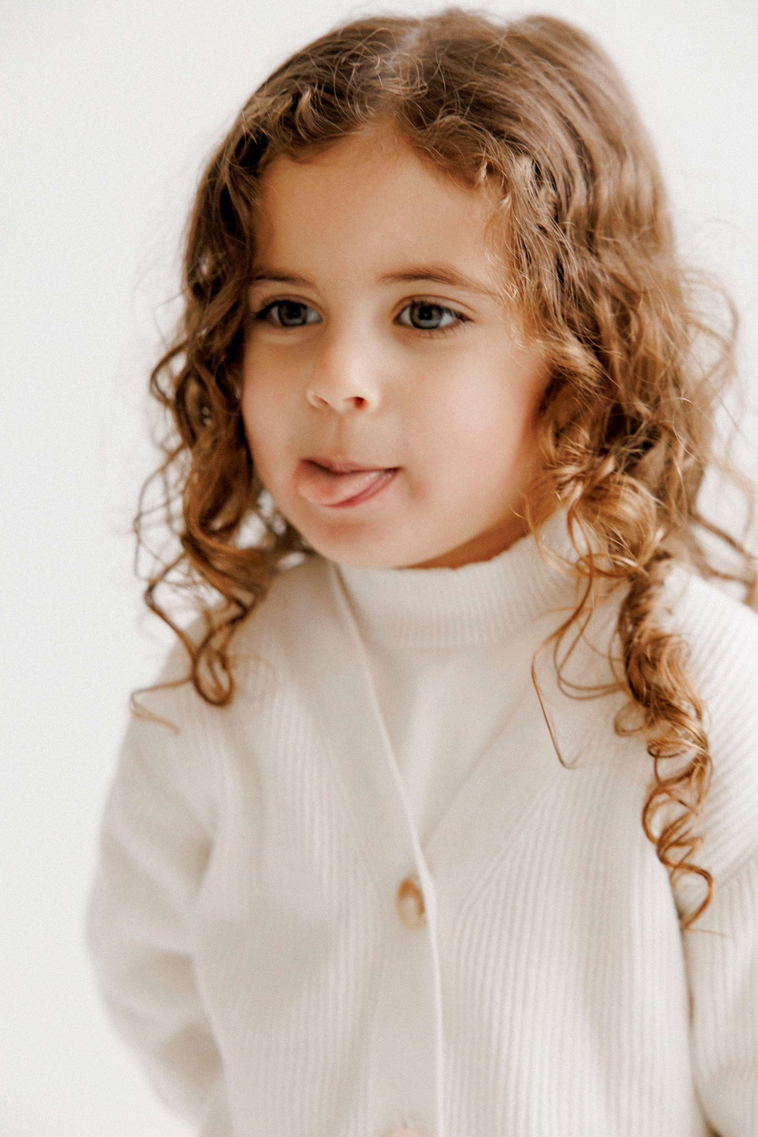 Family photoshoot in White Studio. Wedding and family photographer