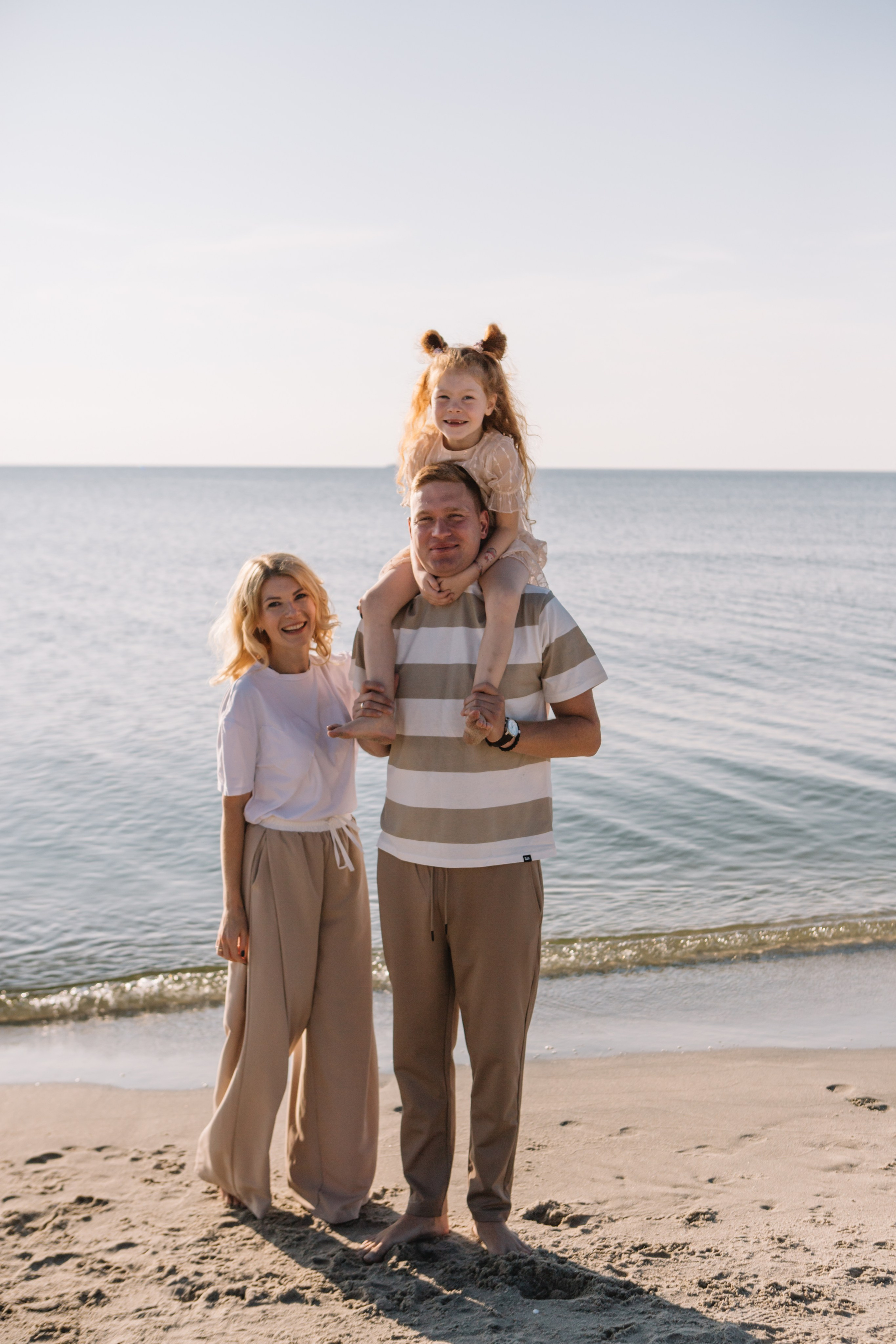 Алексей и Наталья. Семейная фотосессия на море. Семейный фотограф в Калининграде Анастасия Юрина