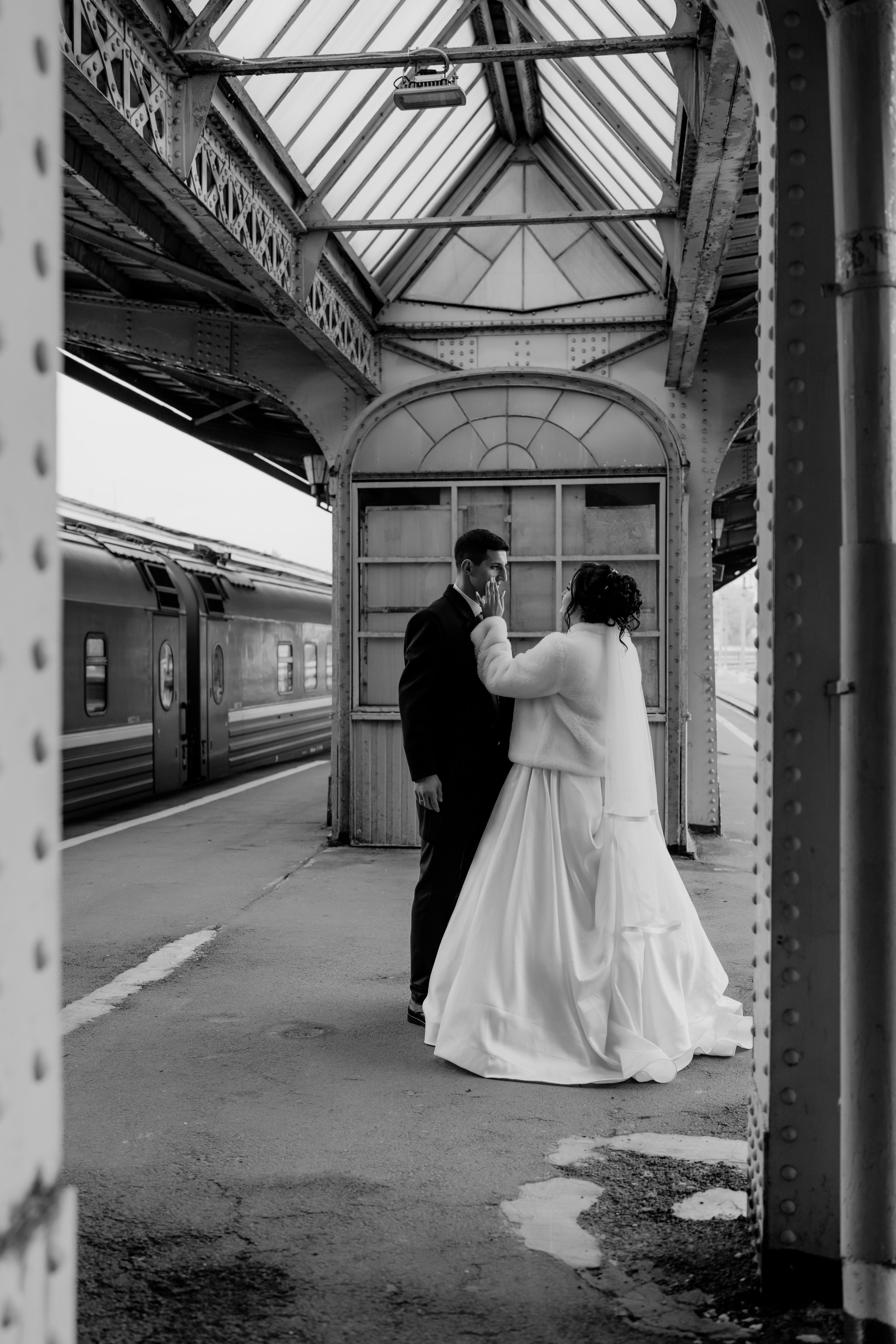 Свадьба, Витебский вокзал. Фотограф Оксана Шавва