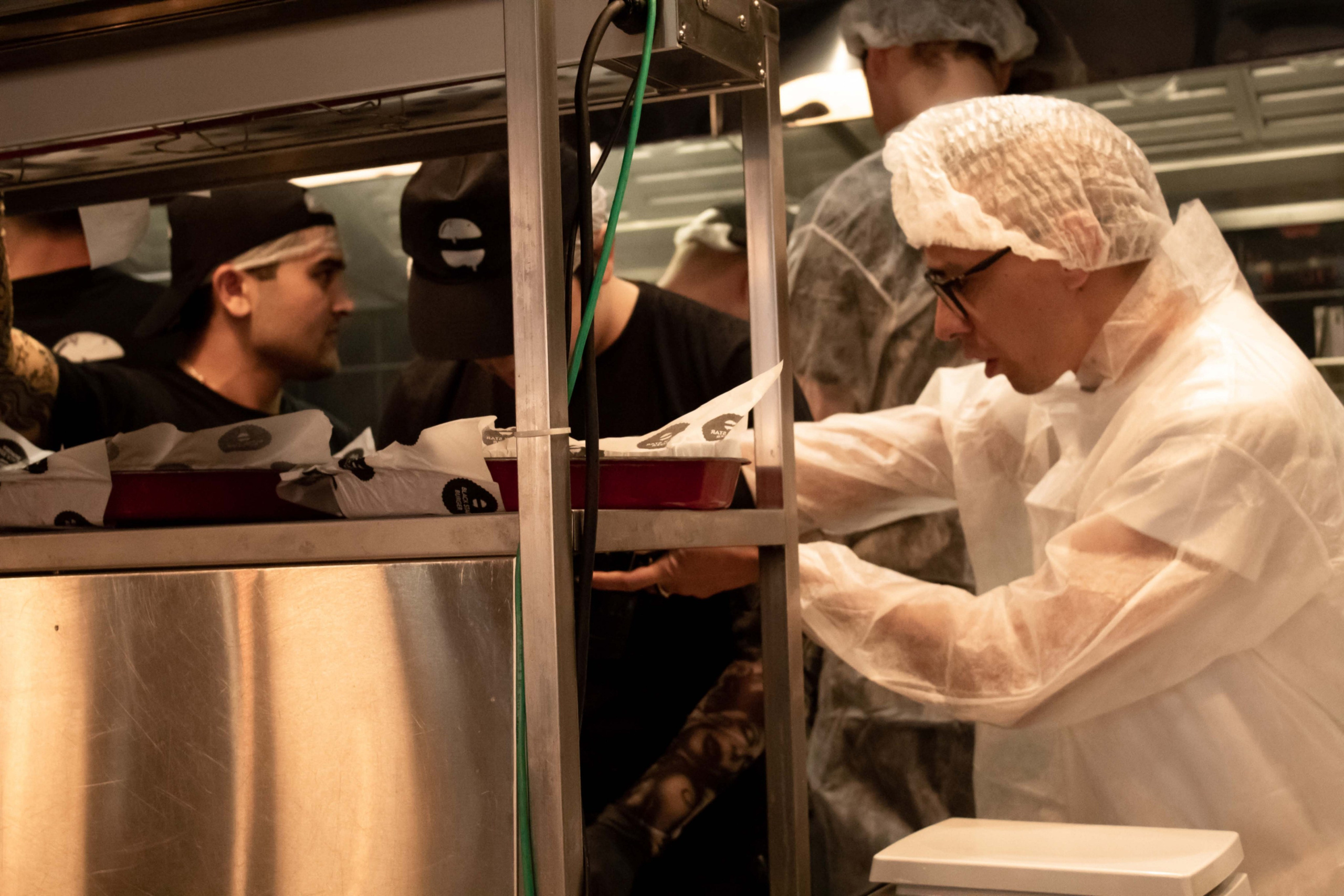 Баскетболисты в Блэкстарбургере. Репортажный Фотограф
