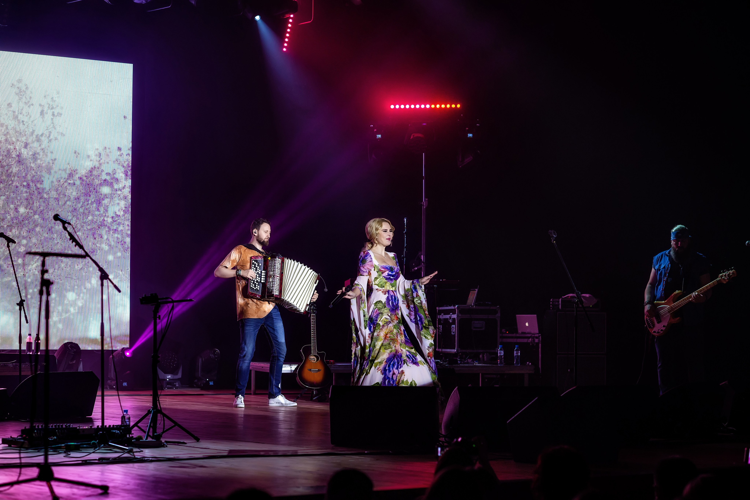 Концерт Пелагеи. Школьный, фэшн фотограф в Тюмени и в России Ирина Королева