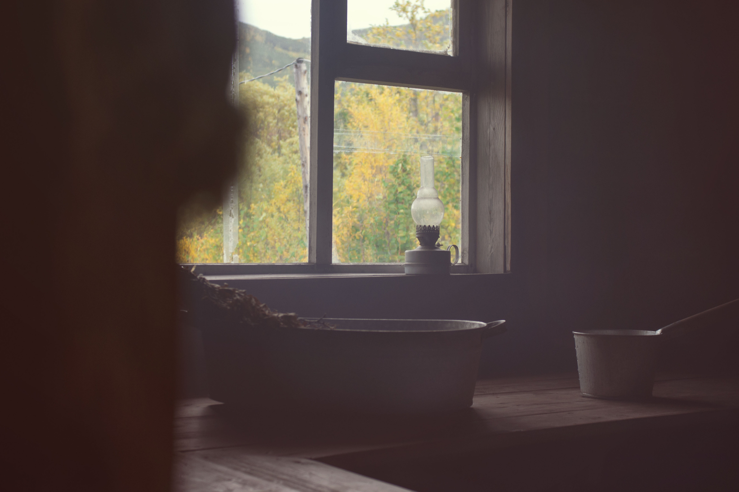 Тематическая фотосессия на Камчатке. Фотограф в Хабаровске. Арт, ню, женские портреты