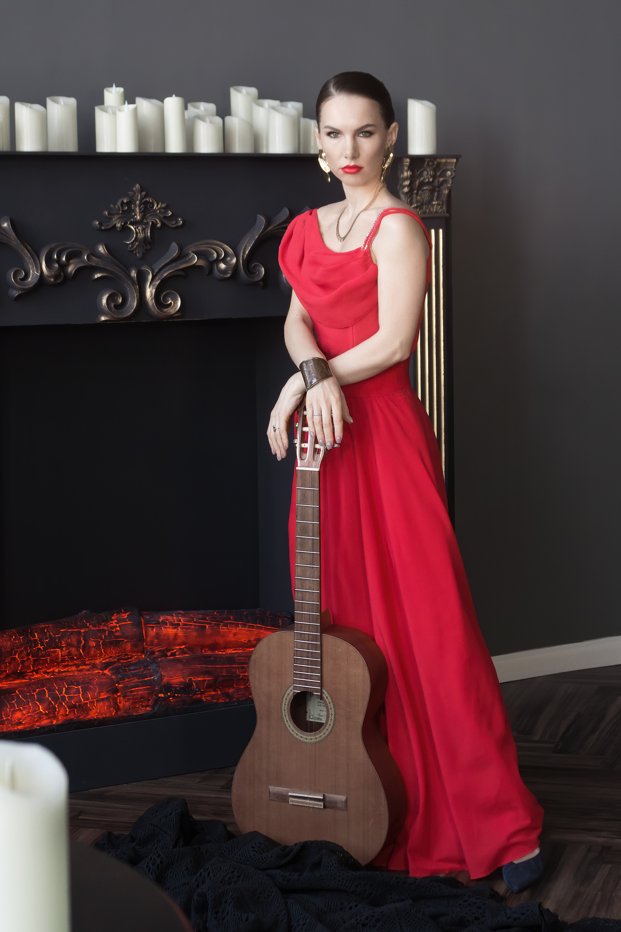 Женский портрет с гитарой, фотосъёмка в студии. Арт-фотография в Хабаровске
