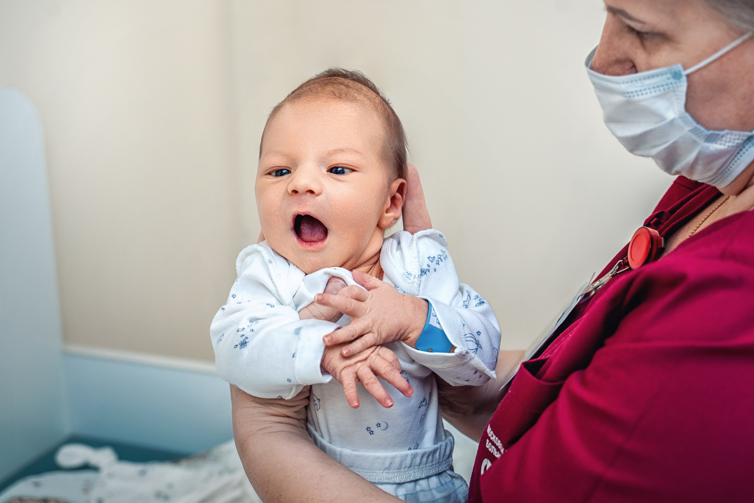 Выписка роддом 36 им Иноцемцева. Фотограф на выписку из роддома Москва. Фотограф \ Видеограф на Крещение, Венчание Москва| Семейные съемки