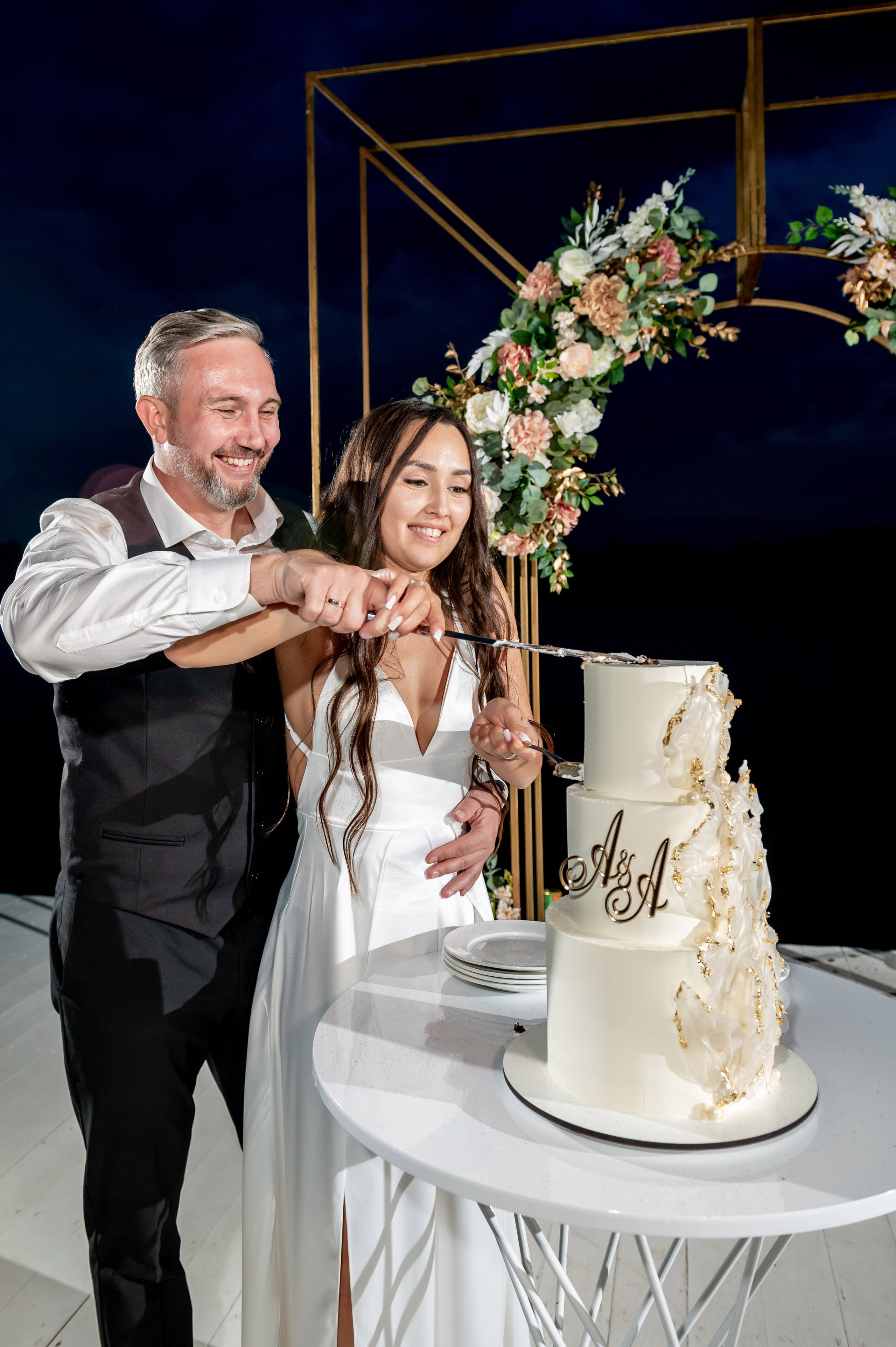 Классическая свадебная фотосессия Аины и Антона по самым красивым местам для свадебной прогулки в Санкт-Петербурге. Портретный, семейный и свадебный фотограф в Санкт-Петербурге и в Пушкине Ширяев Денис