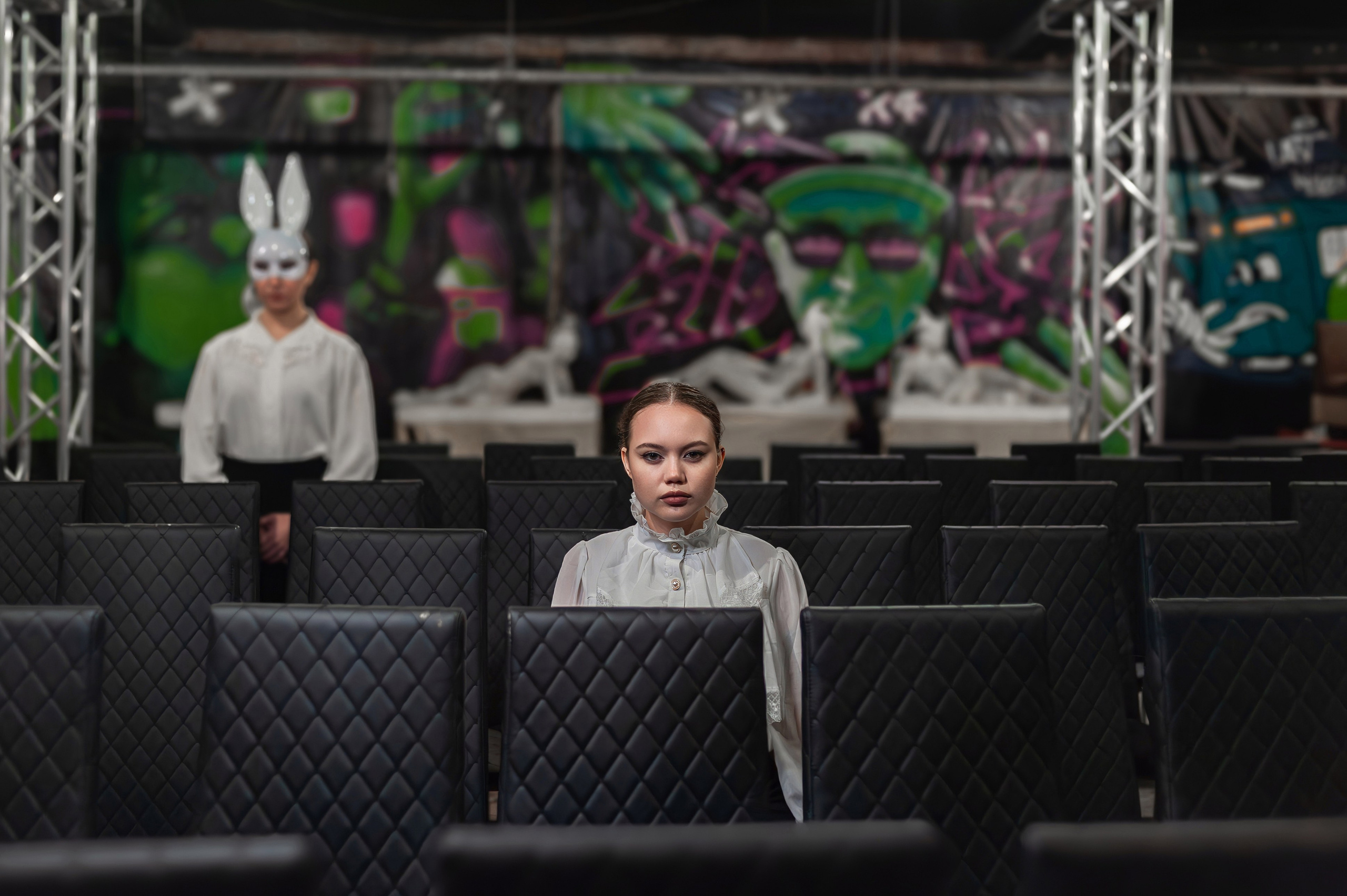 Фабрика Алафузова. Алина и Ксения. Портретный креативный творческий фотограф в Казани Михаил Бушенев