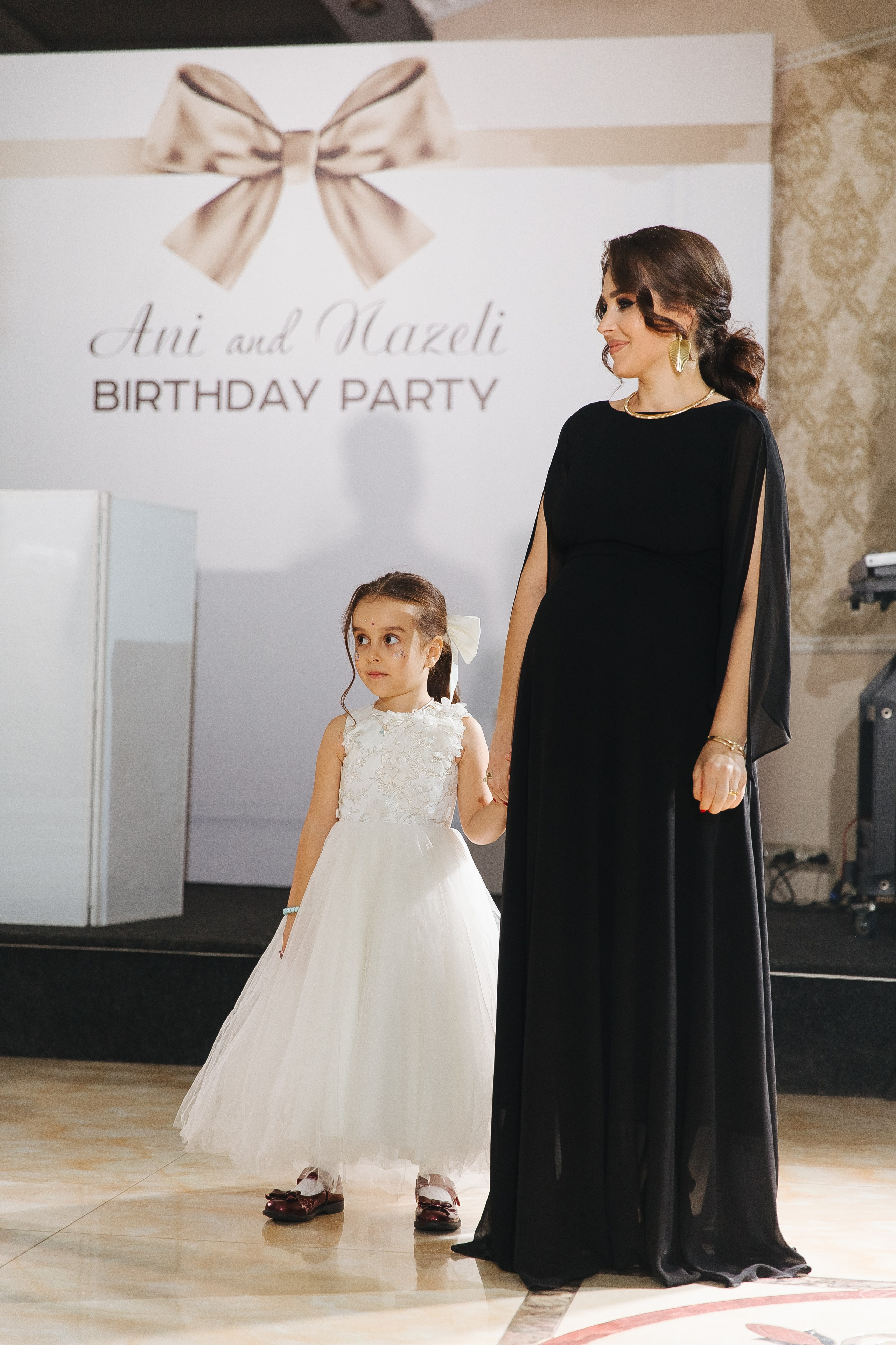 Ани и Назели. 35&5 День рождения, «Янтарь». Фотограф в Красноярске Надежда Воскресенская