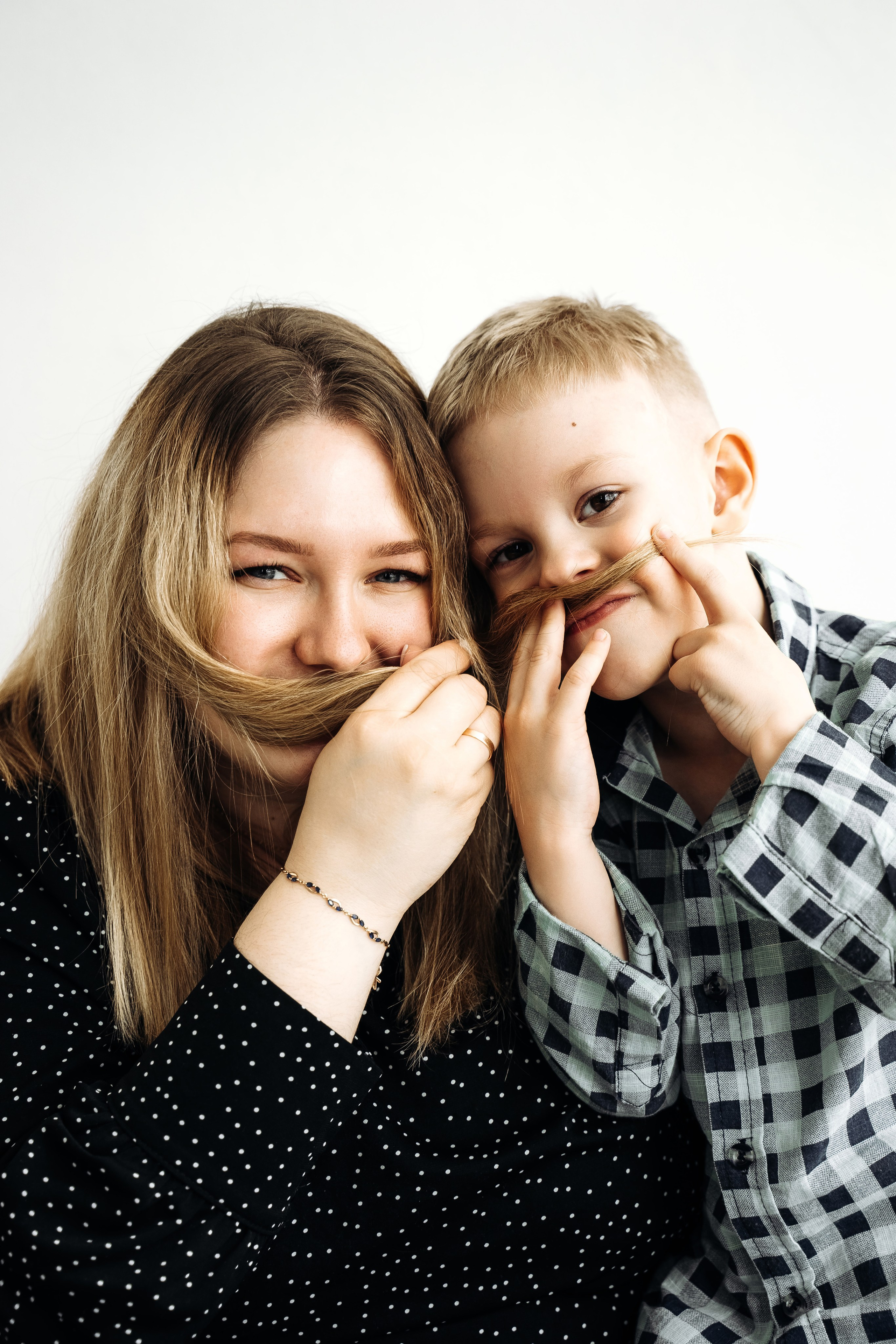 Вдвоём хорошо, но втроём. Моменты и истории о вас настоящих