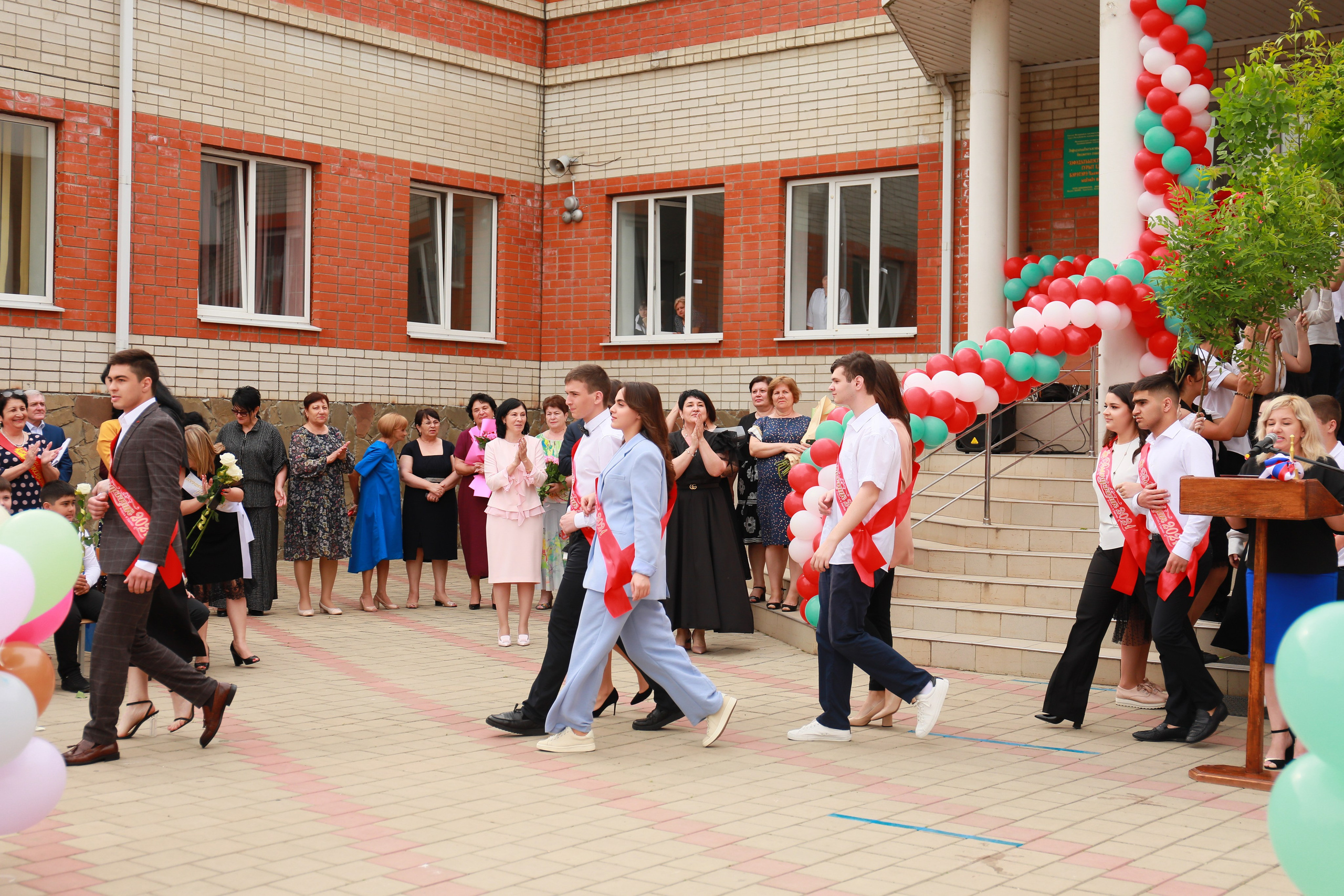 Последний звонок (Школа 2). Детский семейный фотограф Краснодар