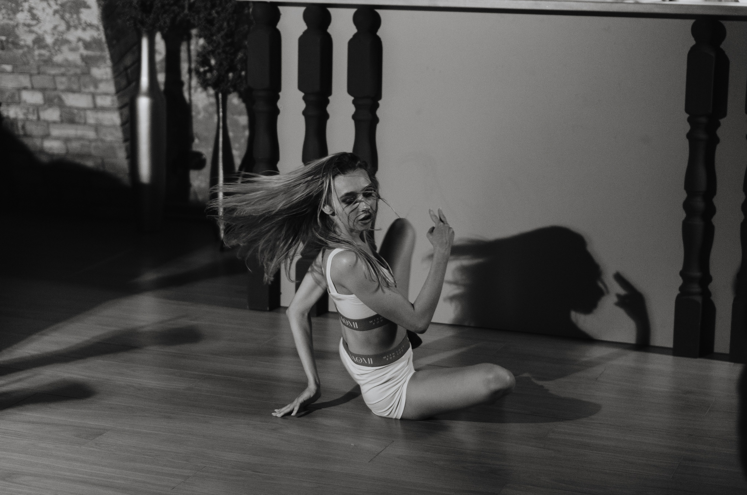 Фото-подглядки с видеосъемки танцевальной команды «Secret». Денисова Аля — фотограф для парных съемок и индивидуальных историй в Барнауле