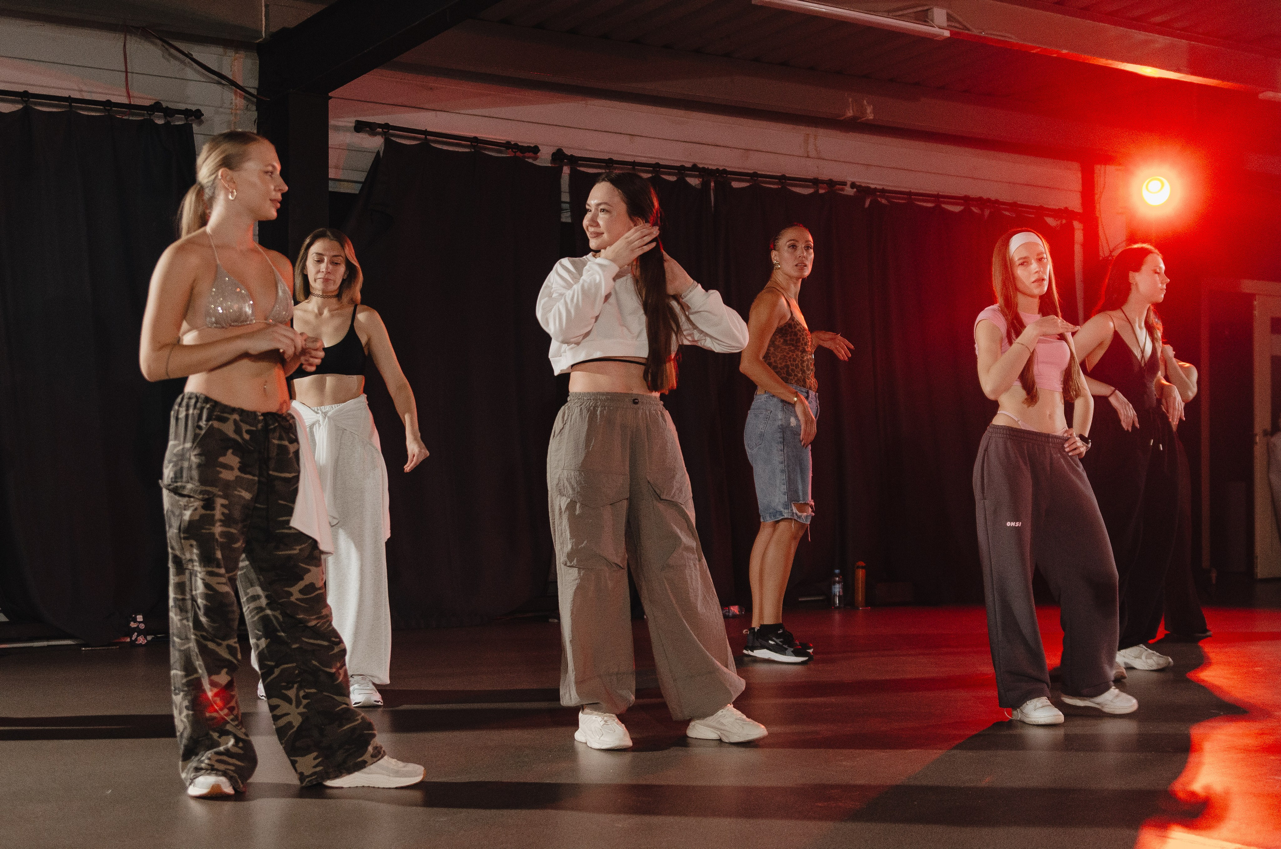 Мастер-классы по High Heels/Girly hip-hop от Оксаны ATTA. Денисова Аля — фотограф для парных съемок и индивидуальных историй в Барнауле