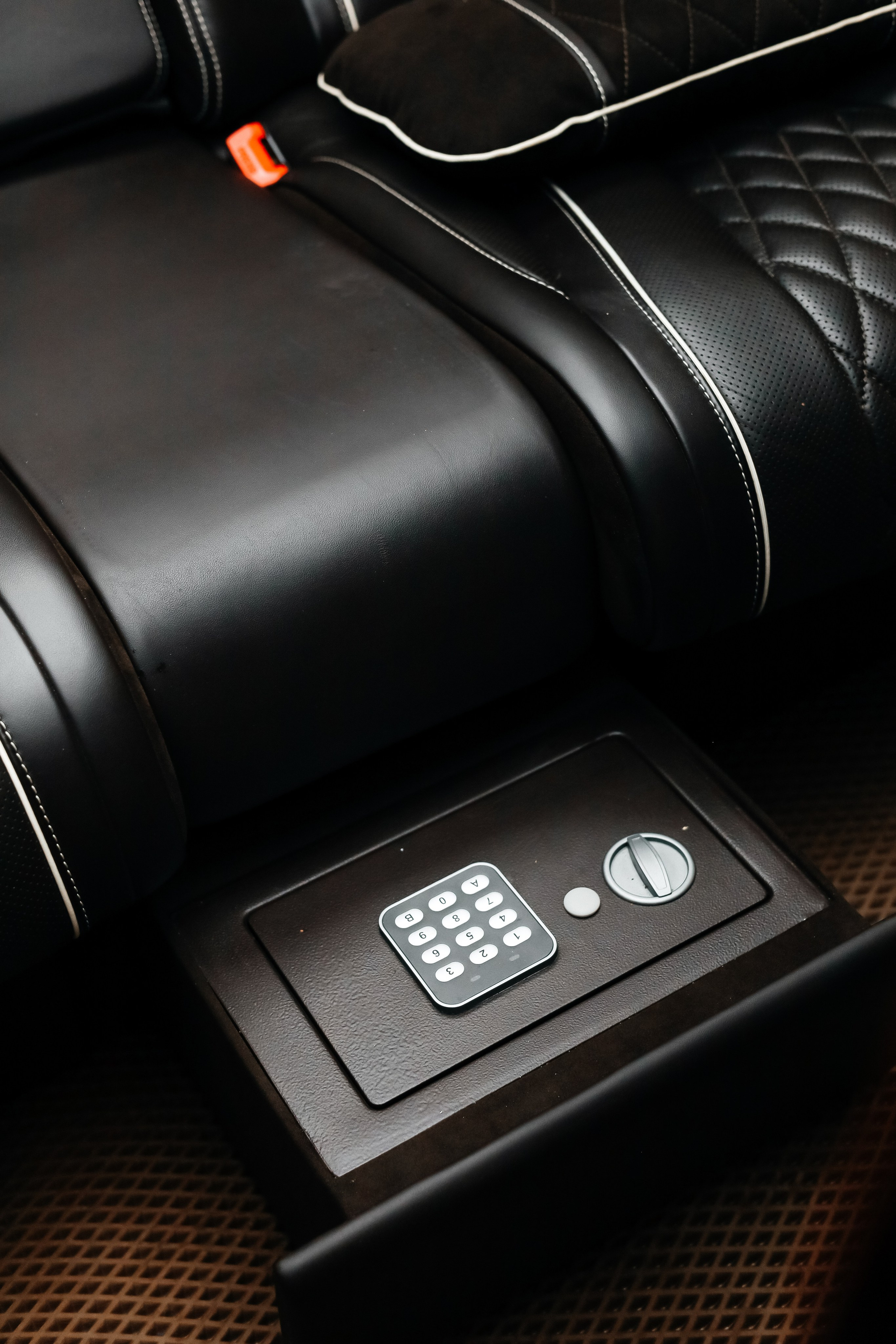 𝒱𝑜𝓁𝓀𝓈𝓌𝒶𝑔𝑒𝓃 𝒞𝒶𝓇𝒶𝓋𝑒𝓁𝓁𝑒. Wedding Photographer from St.Petersburg