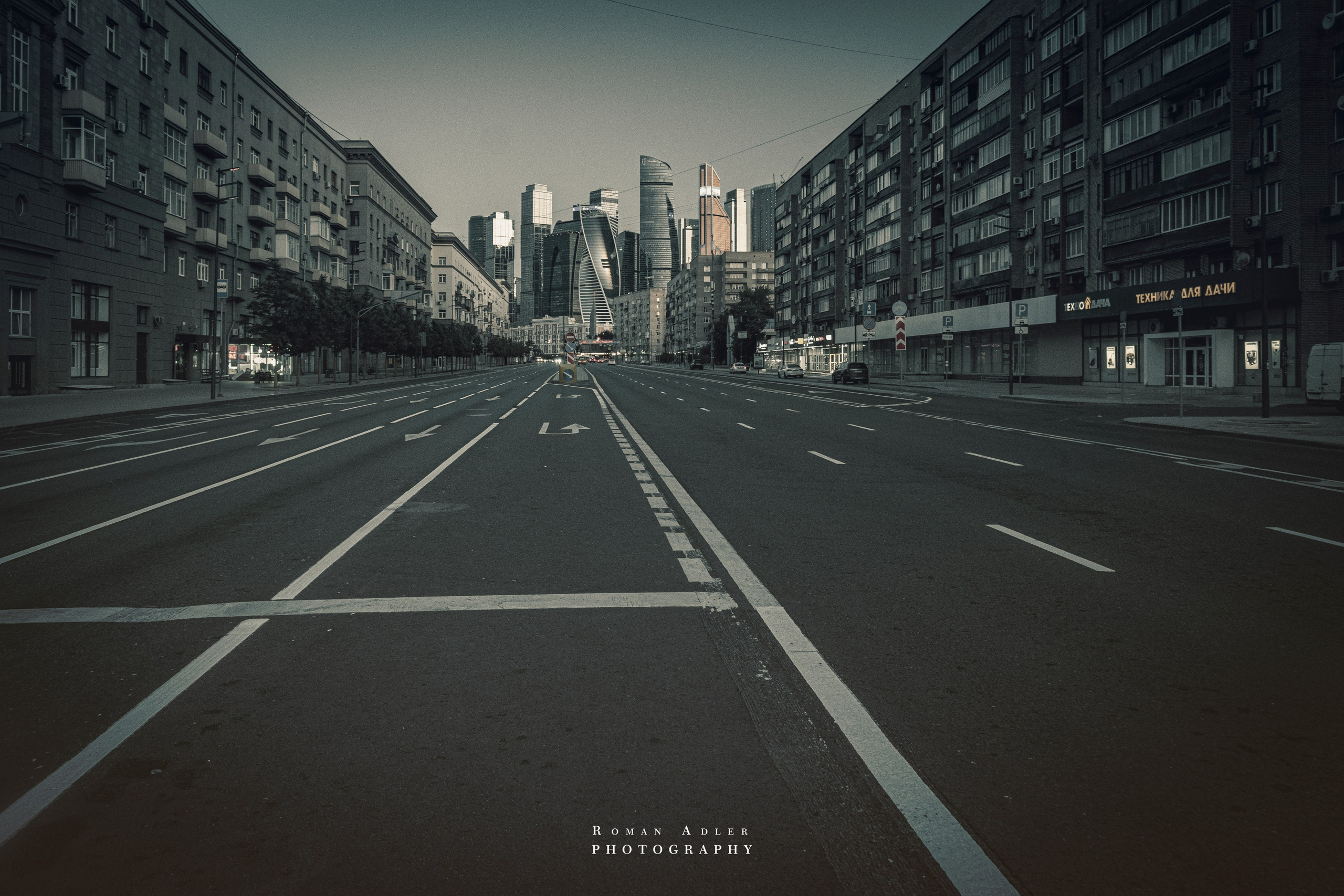 Ночная Москва. Июль 2023. Фотограф Роман Адлер