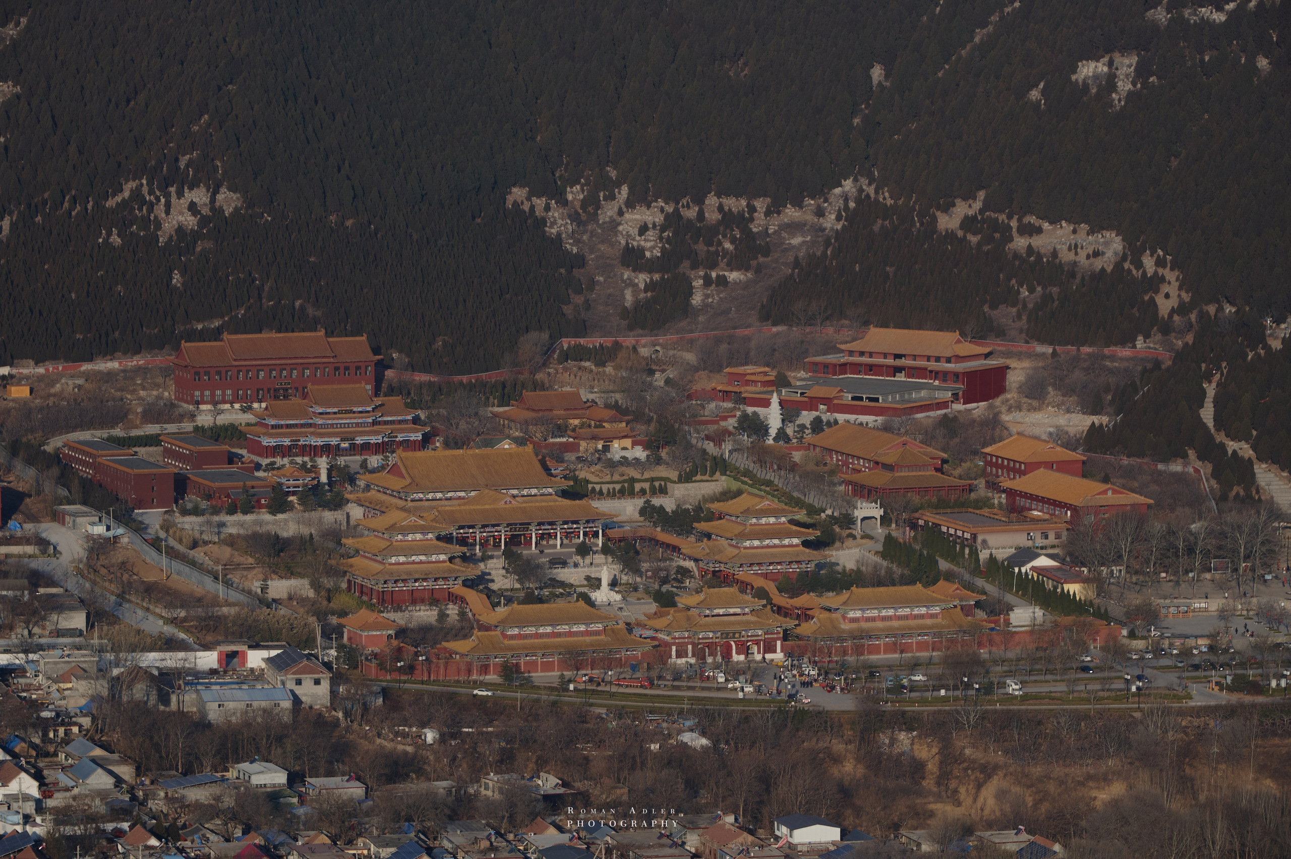 Рассвет на храмовой горе Юнмень. Цинчжоу. Фотограф Роман Адлер