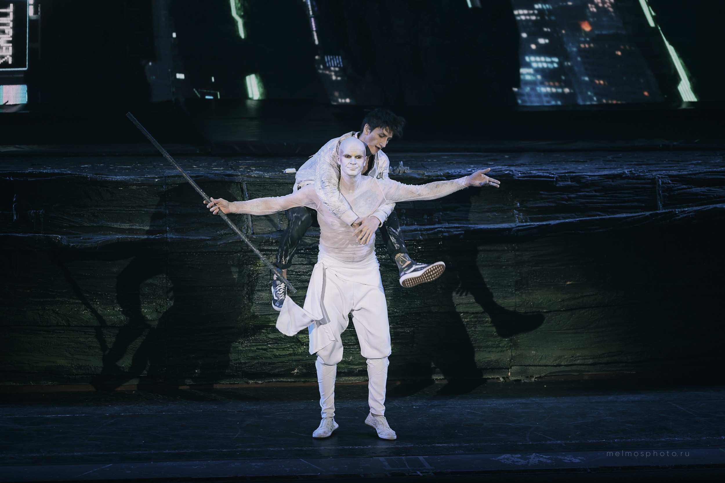 АНТИГРАВИТАЦИЯ. Репортажный, архитектурный, театральный и файн-арт фотограф Лена Мельникова в Москве