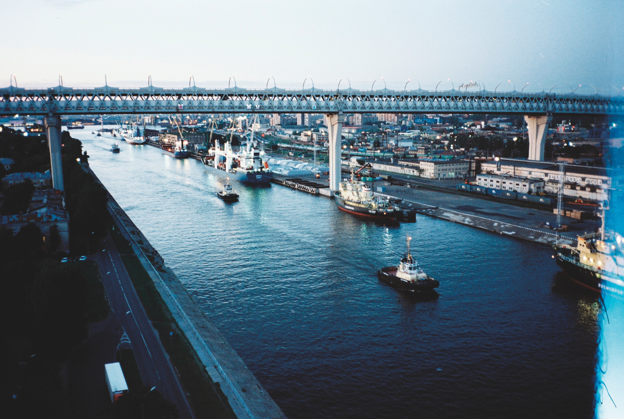 Фотографии цветные. Свадебный и семейный пленочный фотограф в Петербурге Истомина Ирина