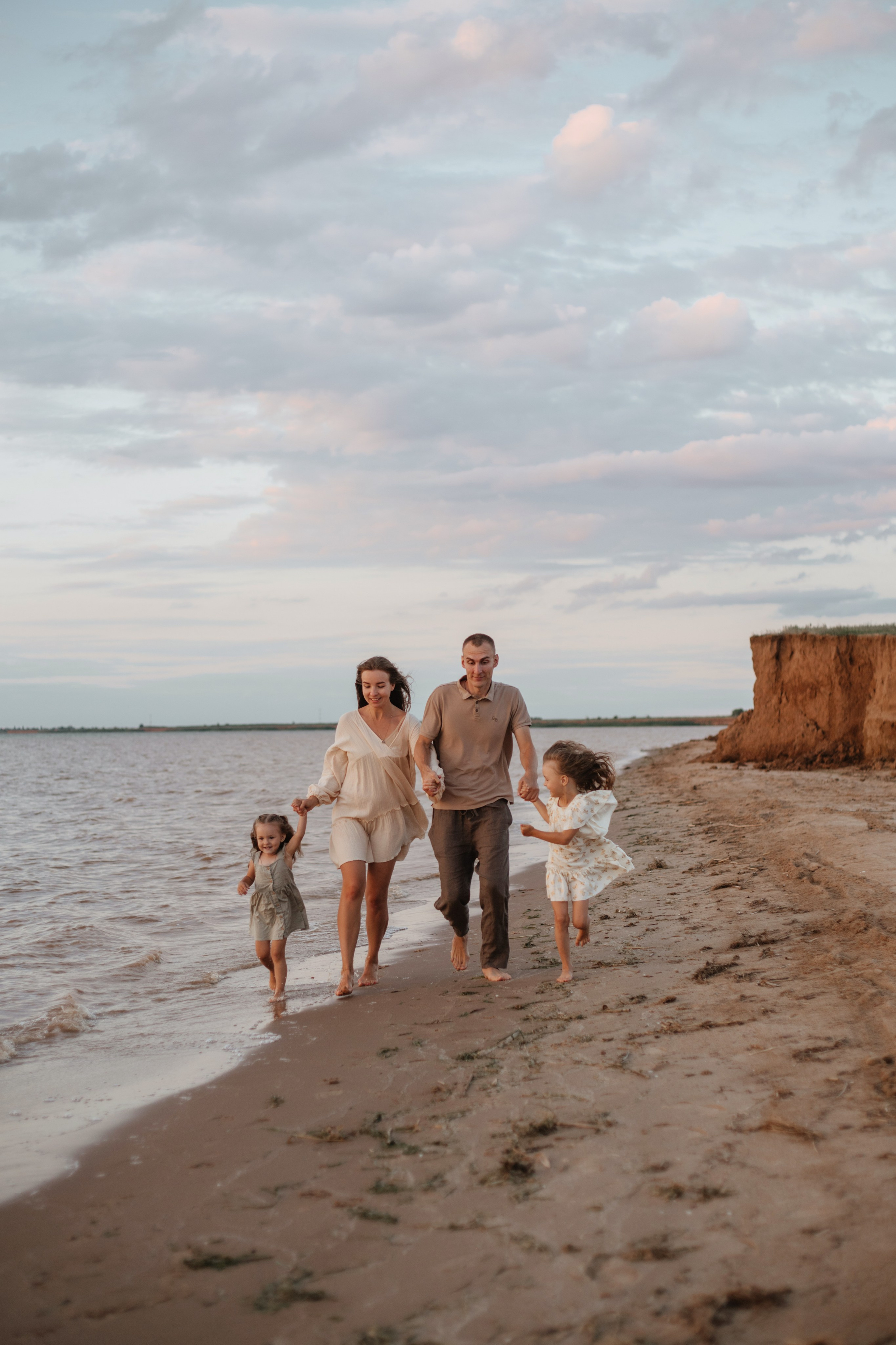 Люба и Саша с дочерьми. Фотограф в Волгограде и Москве | Анастасия Лаврова