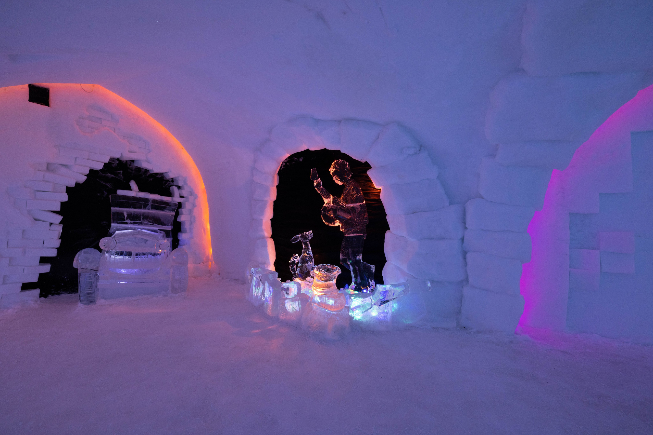 Снежная деревня. Турист оптимист