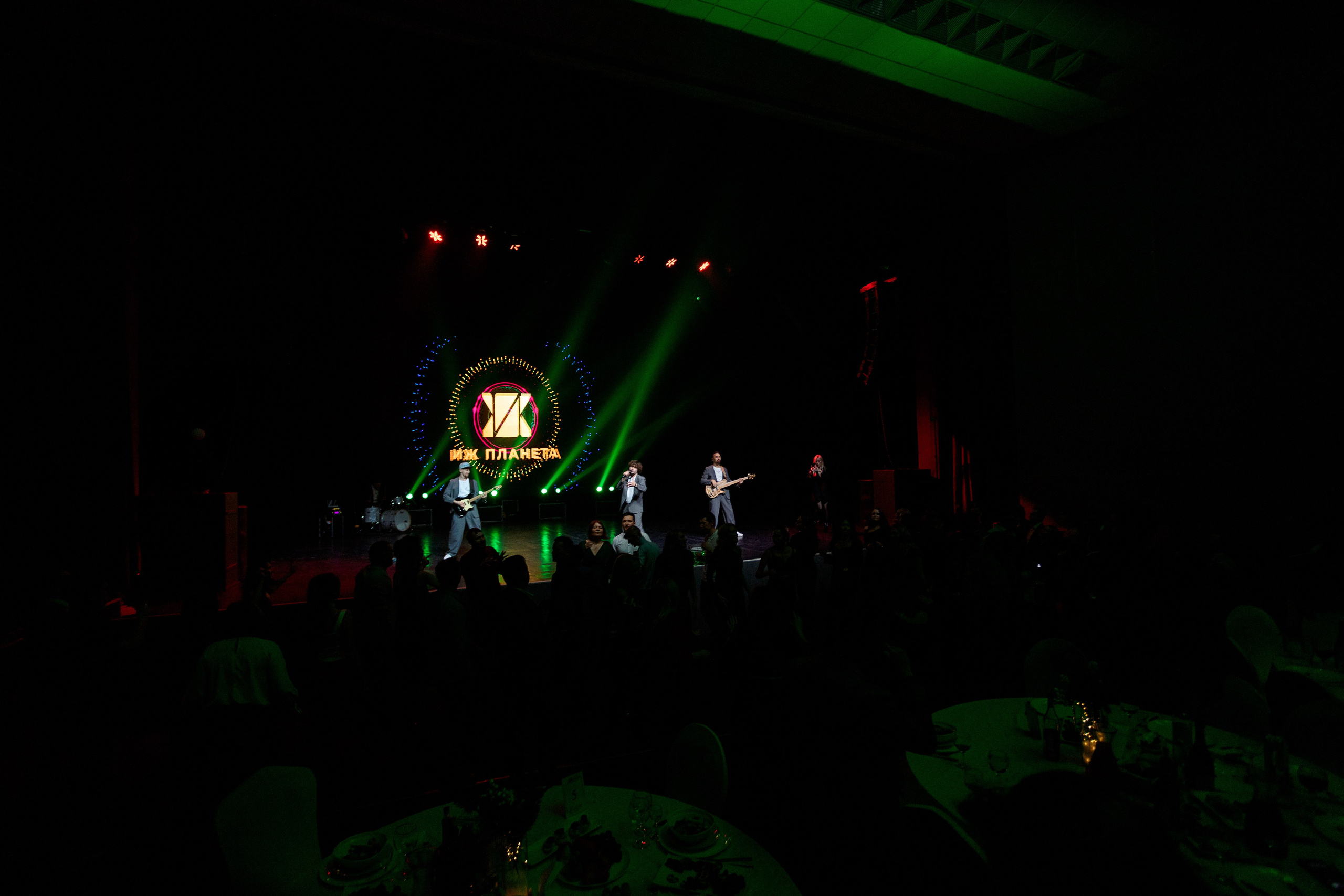 РЕПОРТАЖ: НОВЫЙ ГОД В ДК МЕТАЛЛУРГ. Профессиональный фотограф в Ижевске Леша Петров