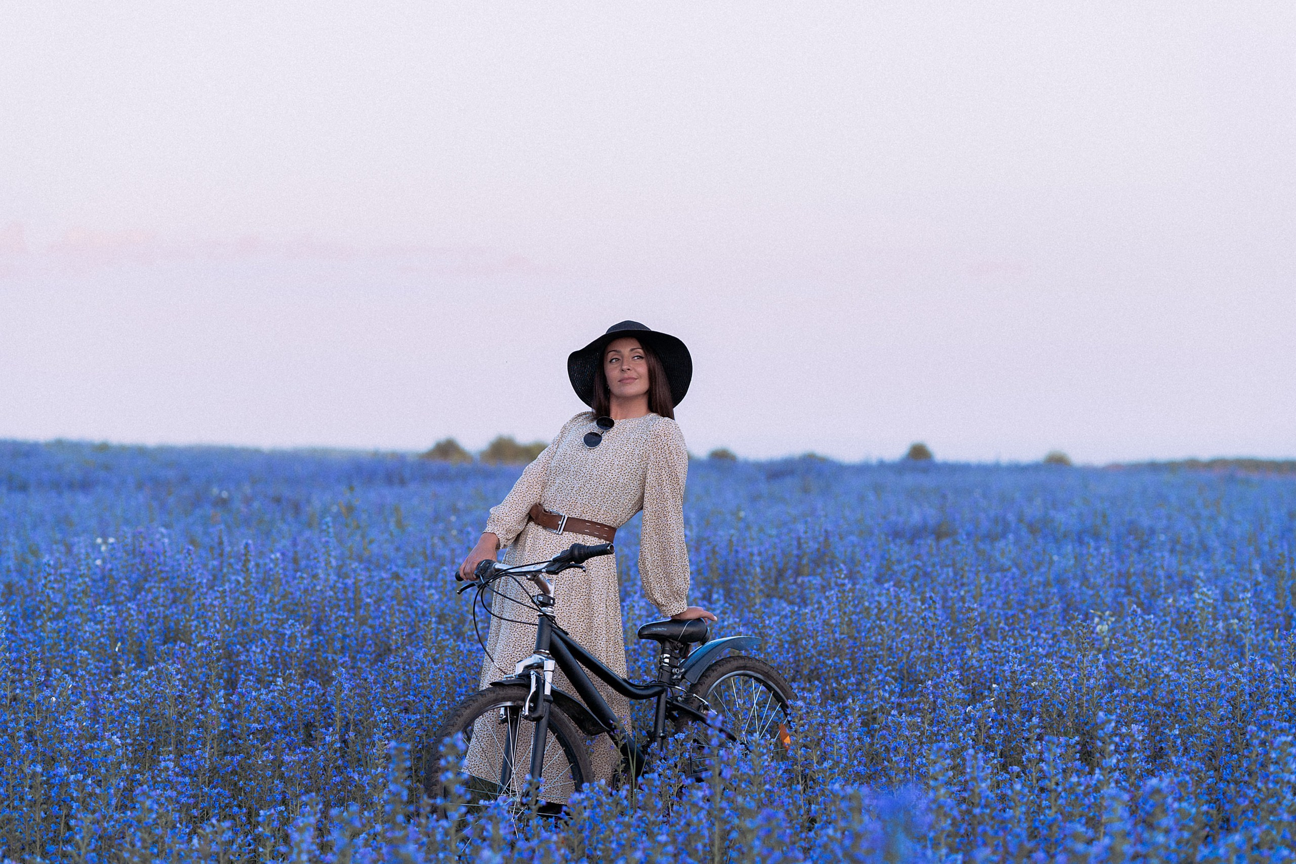 Сквозь цветы. Индивидуальный фотограф в Красноярске