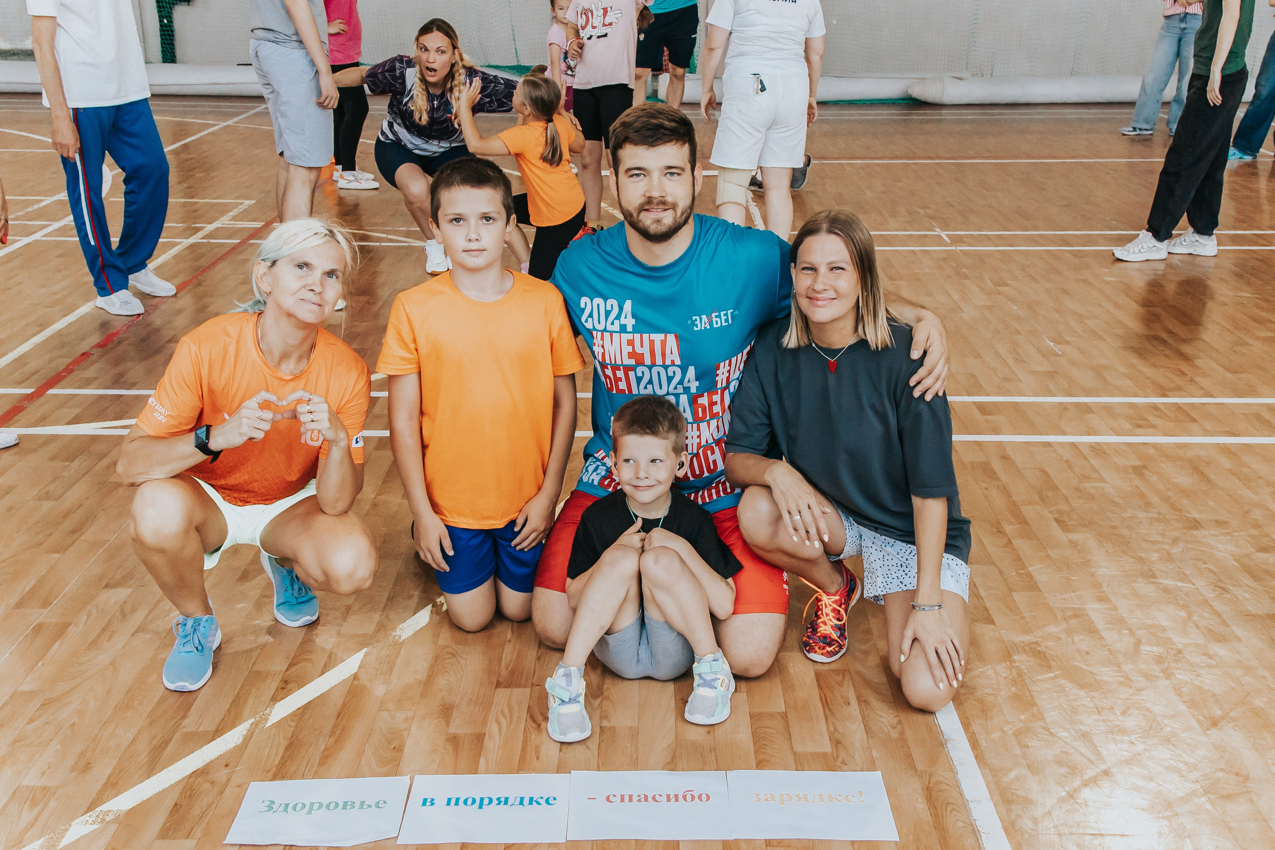 Репортажная спортивная съемка г. Королев стадион Металлист «папа, мама, я — спортивная семья». Юлия Егорова | Свадебный фотограф, семейный фотограф Москва, МО • Портреты • репортажи • день рождения • Love Story • дети